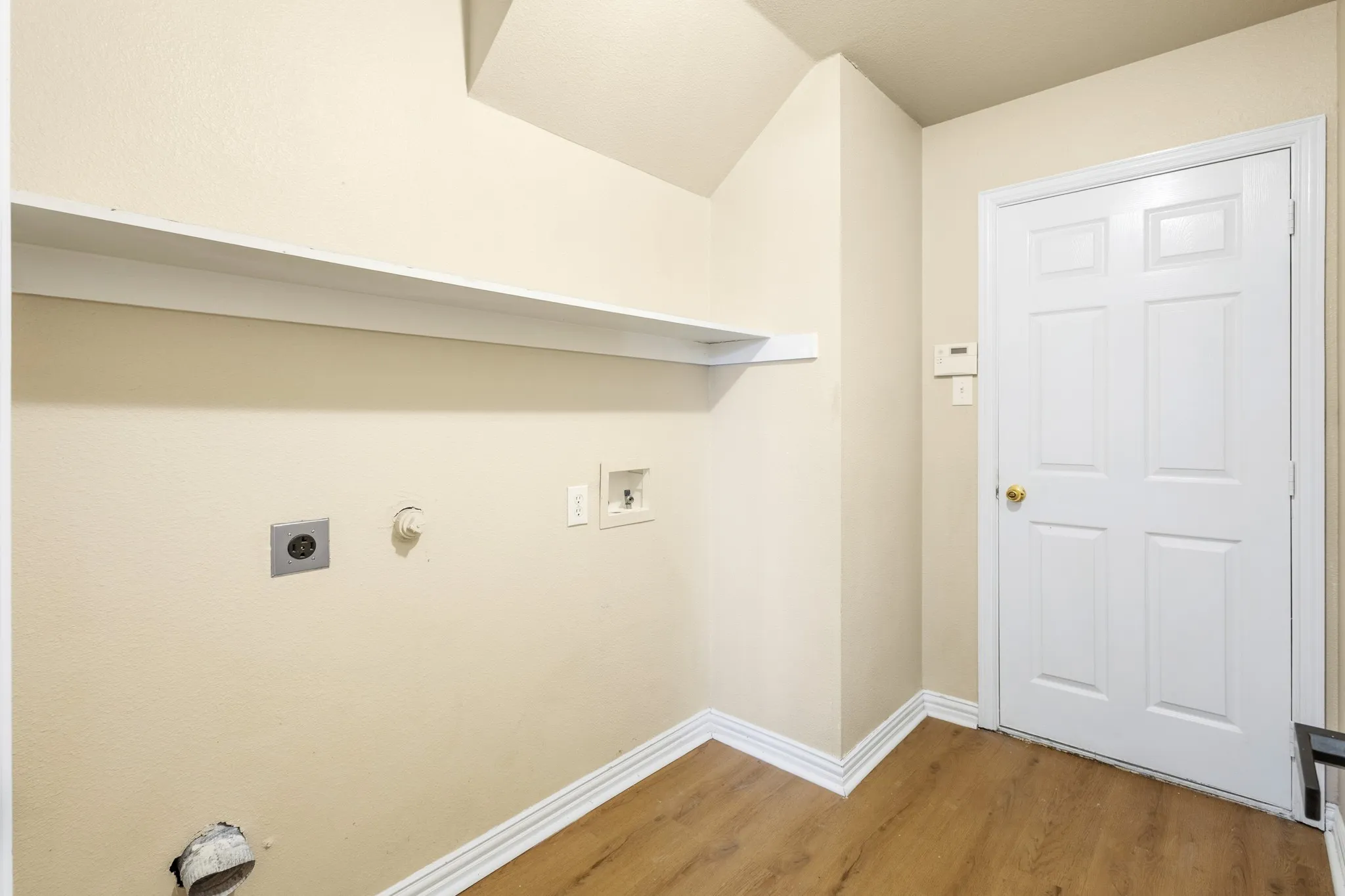 Single Family Residence For Sale in Denton County , 1308 Island Drive, Carrollton, Texas 75007, 4 Bedroom, 3 Bathroom, 2 Garage spaces, 2,863 Sqft, built in 2002, mls#21382758, Real Estate Agent in Carrollton, Homes For Sale in Denton county, Homes For Sale in Carrollton, Realtor in Carrollton Texas, Real Estate Brokerage Independent Realty Texas, Luminita Cordes Realtor