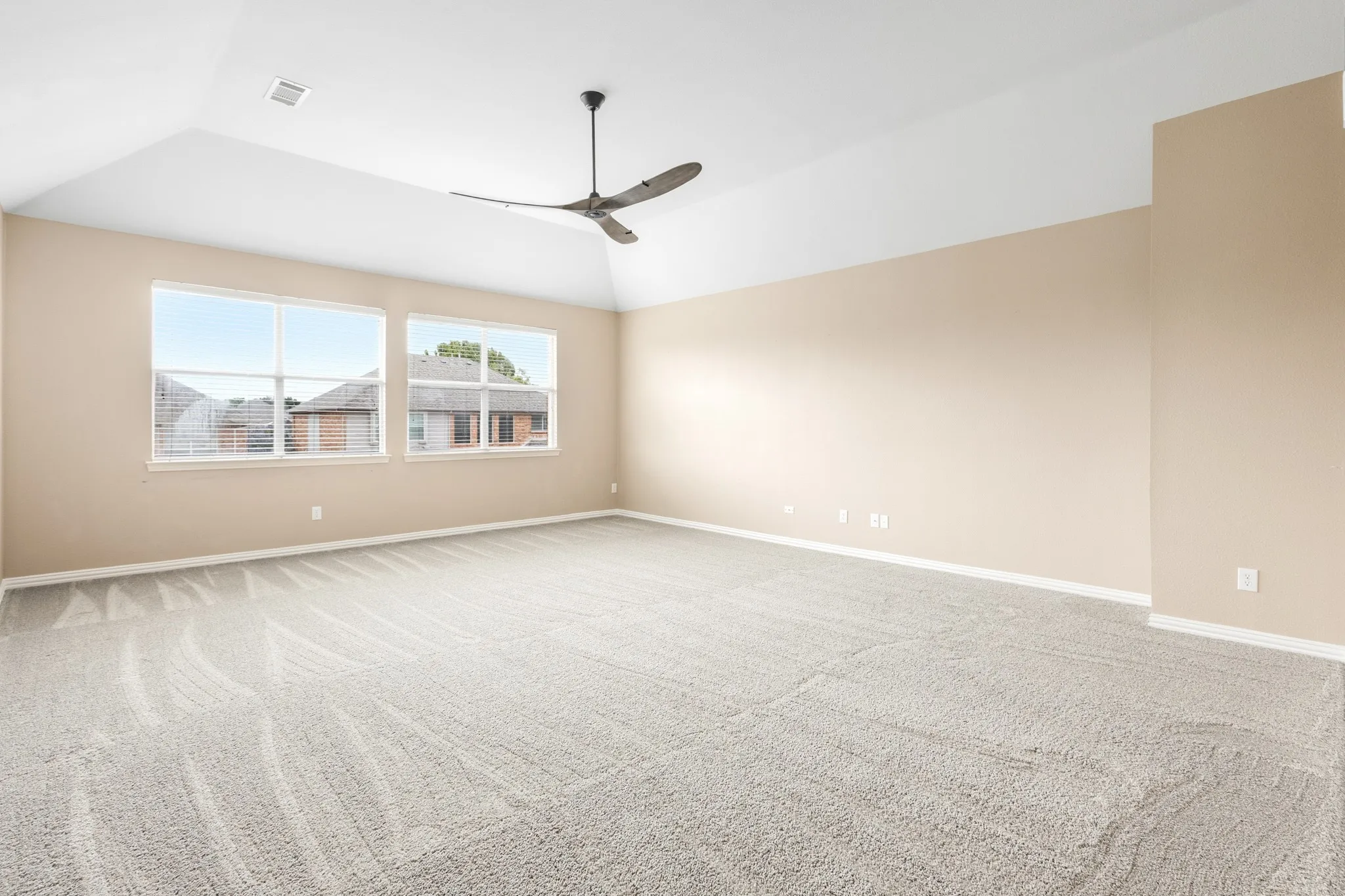 Single Family Residence For Sale in Denton County , 1308 Island Drive, Carrollton, Texas 75007, 4 Bedroom, 3 Bathroom, 2 Garage spaces, 2,863 Sqft, built in 2002, mls#21382758, Real Estate Agent in Carrollton, Homes For Sale in Denton county, Homes For Sale in Carrollton, Realtor in Carrollton Texas, Real Estate Brokerage Independent Realty Texas, Luminita Cordes Realtor