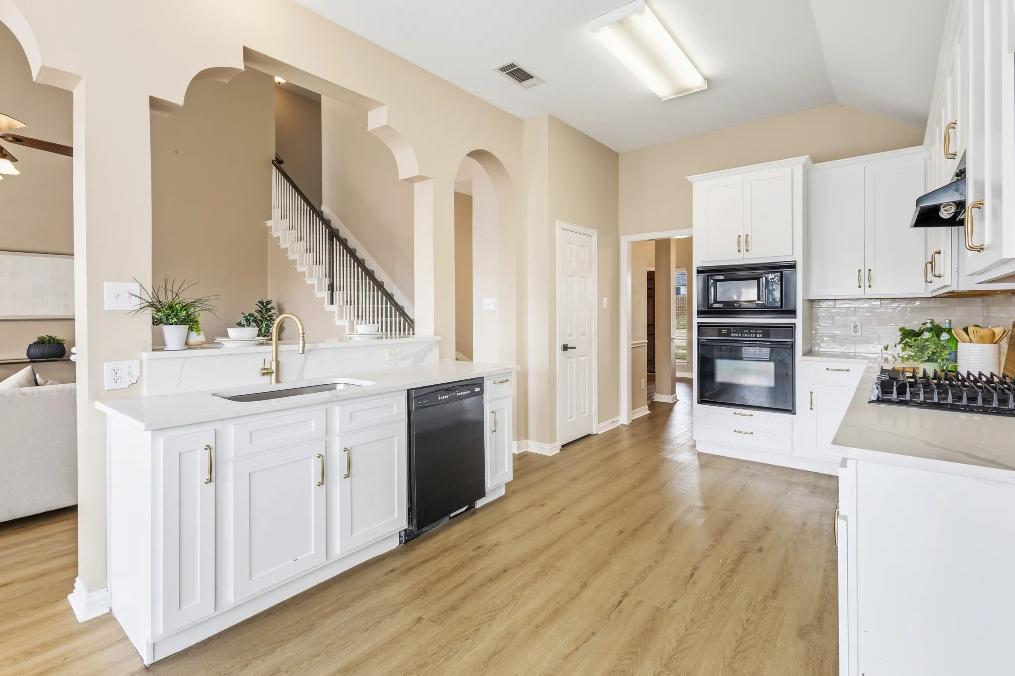 Single Family Residence For Sale in Denton County , 1308 Island Drive, Carrollton, Texas 75007, 4 Bedroom, 3 Bathroom, 2 Garage spaces, 2,863 Sqft, built in 2002, mls#21382758, Real Estate Agent in Carrollton, Homes For Sale in Denton county, Homes For Sale in Carrollton, Realtor in Carrollton Texas, Real Estate Brokerage Independent Realty Texas, Luminita Cordes Realtor