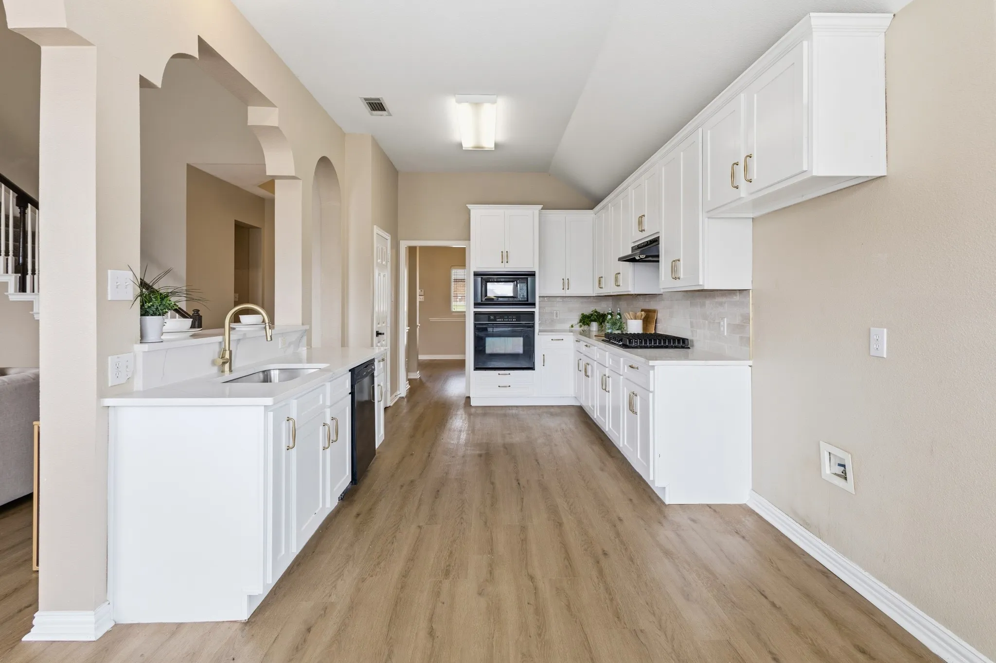 Single Family Residence For Sale in Denton County , 1308 Island Drive, Carrollton, Texas 75007, 4 Bedroom, 3 Bathroom, 2 Garage spaces, 2,863 Sqft, built in 2002, mls#21382758, Real Estate Agent in Carrollton, Homes For Sale in Denton county, Homes For Sale in Carrollton, Realtor in Carrollton Texas, Real Estate Brokerage Independent Realty Texas, Luminita Cordes Realtor