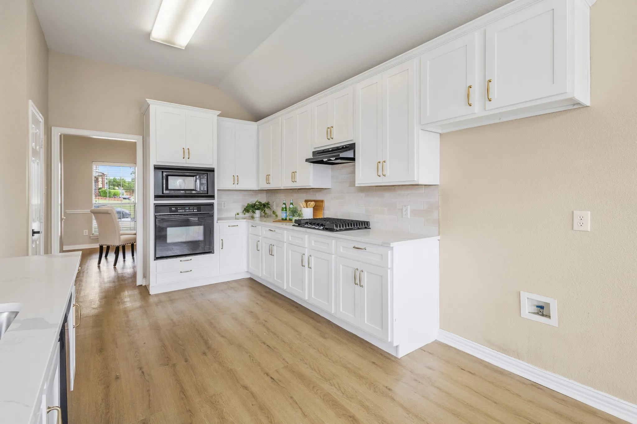 Single Family Residence For Sale in Denton County , 1308 Island Drive, Carrollton, Texas 75007, 4 Bedroom, 3 Bathroom, 2 Garage spaces, 2,863 Sqft, built in 2002, mls#21382758, Real Estate Agent in Carrollton, Homes For Sale in Denton county, Homes For Sale in Carrollton, Realtor in Carrollton Texas, Real Estate Brokerage Independent Realty Texas, Luminita Cordes Realtor