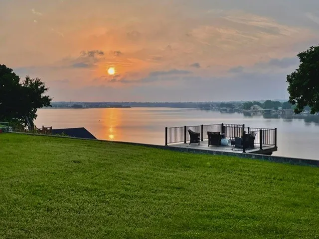 Single Family Residence For Sale in Hood County , 400 W Atchley Drive, Granbury, Texas 76048, 4 Bedroom, 3 Bathroom, 2 Garage spaces, 2,708 Sqft, built in 1969, mls#21381965, Real Estate Agent in Granbury, Homes For Sale in Hood county, Homes For Sale in Granbury, Realtor in Granbury Texas, Real Estate Brokerage Independent Realty Texas, Luminita Cordes Realtor