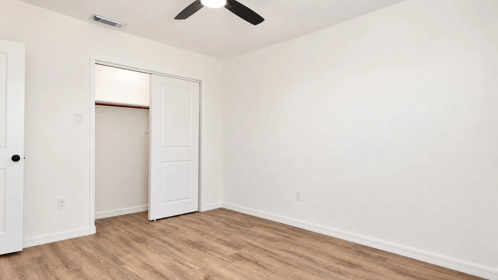 Single Family Residence For Sale in Tarrant County , 6163 Truman Drive, Fort Worth, Texas 76112, 4 Bedroom, 2 Bathroom, Garage spaces, 1,200 Sqft, built in 1959, mls#21382759, Real Estate Agent in Fort Worth, Homes For Sale in Tarrant county, Homes For Sale in Fort Worth, Realtor in Fort Worth Texas, Real Estate Brokerage Independent Realty Texas, Luminita Cordes Realtor