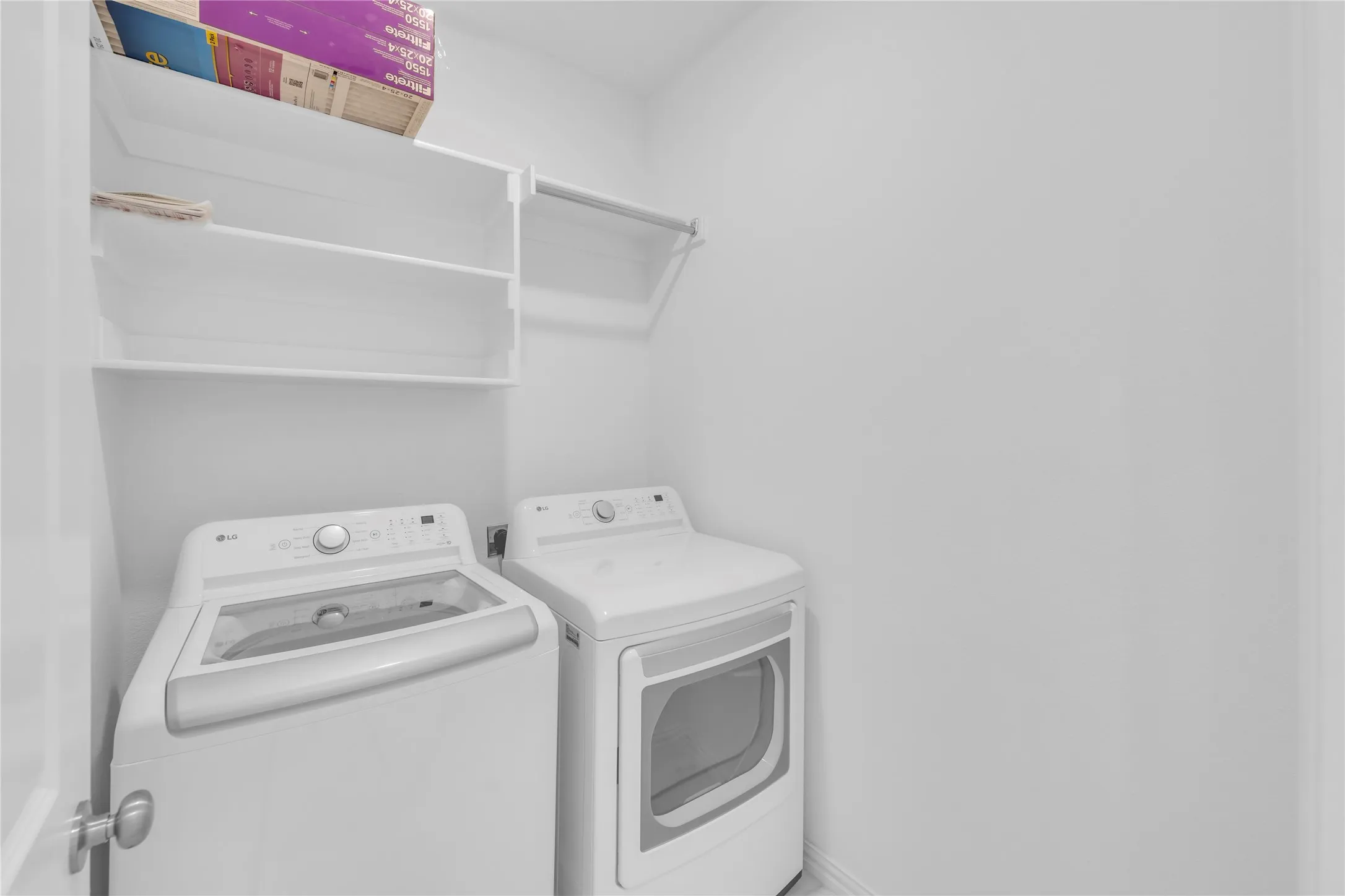 Townhouse For Sale in Dallas County , 2610 Settlers Place, Garland, Texas 75042, 2 Bedroom, 3 Bathroom, 2 Garage spaces, 1,510 Sqft, built in 2023, mls#21380190, Real Estate Agent in Garland, Homes For Sale in Dallas county, Homes For Sale in Garland, Realtor in Garland Texas, Real Estate Brokerage Independent Realty Texas, Luminita Cordes Realtor