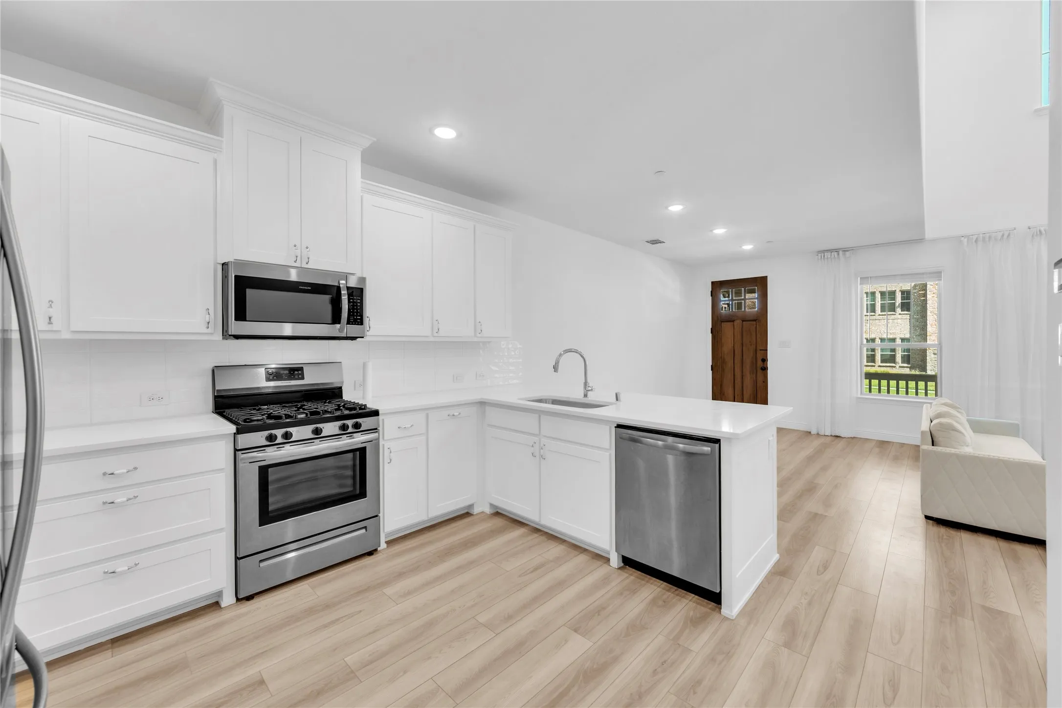 Townhouse For Sale in Dallas County , 2610 Settlers Place, Garland, Texas 75042, 2 Bedroom, 3 Bathroom, 2 Garage spaces, 1,510 Sqft, built in 2023, mls#21380190, Real Estate Agent in Garland, Homes For Sale in Dallas county, Homes For Sale in Garland, Realtor in Garland Texas, Real Estate Brokerage Independent Realty Texas, Luminita Cordes Realtor