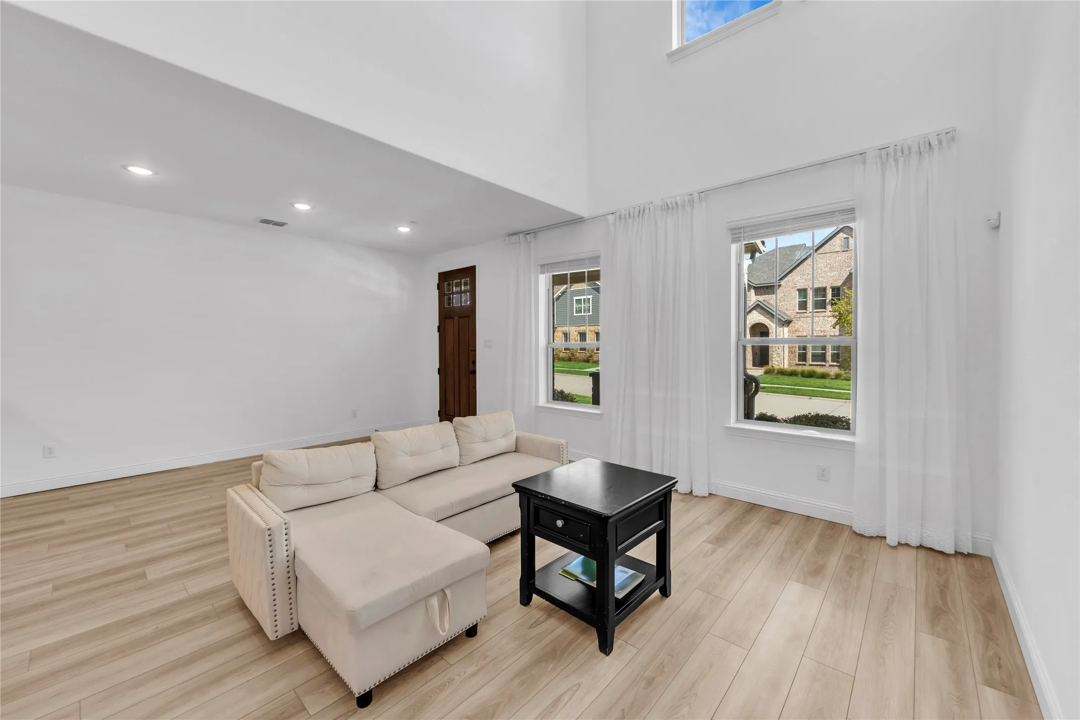 Townhouse For Sale in Dallas County , 2610 Settlers Place, Garland, Texas 75042, 2 Bedroom, 3 Bathroom, 2 Garage spaces, 1,510 Sqft, built in 2023, mls#21380190, Real Estate Agent in Garland, Homes For Sale in Dallas county, Homes For Sale in Garland, Realtor in Garland Texas, Real Estate Brokerage Independent Realty Texas, Luminita Cordes Realtor
