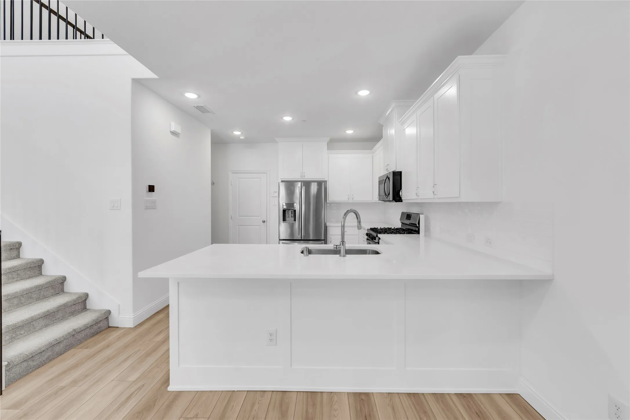Townhouse For Sale in Dallas County , 2610 Settlers Place, Garland, Texas 75042, 2 Bedroom, 3 Bathroom, 2 Garage spaces, 1,510 Sqft, built in 2023, mls#21380190, Real Estate Agent in Garland, Homes For Sale in Dallas county, Homes For Sale in Garland, Realtor in Garland Texas, Real Estate Brokerage Independent Realty Texas, Luminita Cordes Realtor