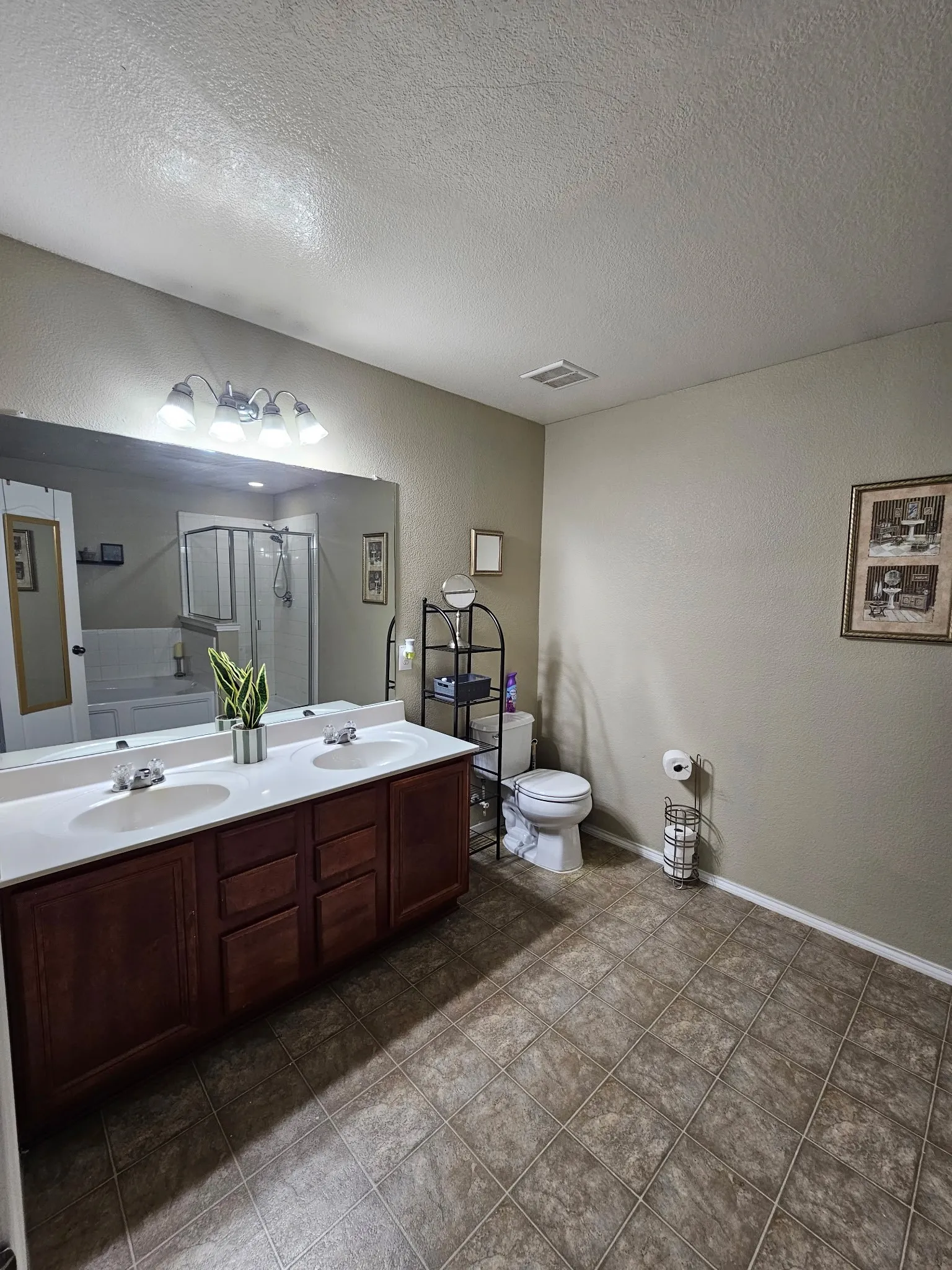 Single Family Residence For Rent in Tarrant County , 824 Green Heath Avenue, Fort Worth, Texas 76120, 3 Bedroom, 3 Bathroom, 2 Garage spaces, 2,642 Sqft, built in 2009, mls#21380157, Real Estate Agent in Fort Worth, Homes For Rent in Tarrant county, Homes For Rent in Fort Worth, Realtor in Fort Worth Texas, Real Estate Brokerage Independent Realty Texas, Luminita Cordes Realtor