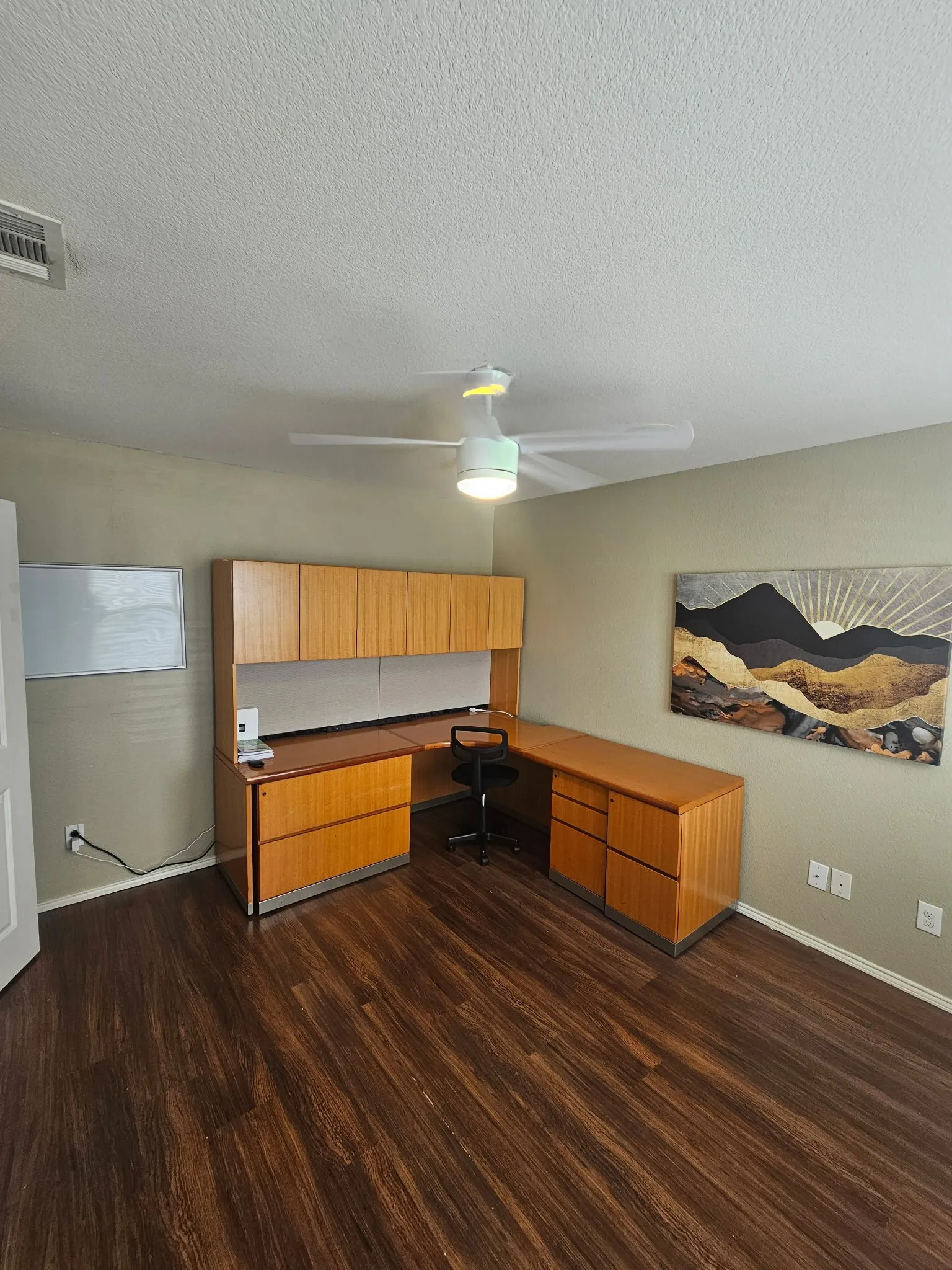 Single Family Residence For Rent in Tarrant County , 824 Green Heath Avenue, Fort Worth, Texas 76120, 3 Bedroom, 3 Bathroom, 2 Garage spaces, 2,642 Sqft, built in 2009, mls#21380157, Real Estate Agent in Fort Worth, Homes For Rent in Tarrant county, Homes For Rent in Fort Worth, Realtor in Fort Worth Texas, Real Estate Brokerage Independent Realty Texas, Luminita Cordes Realtor