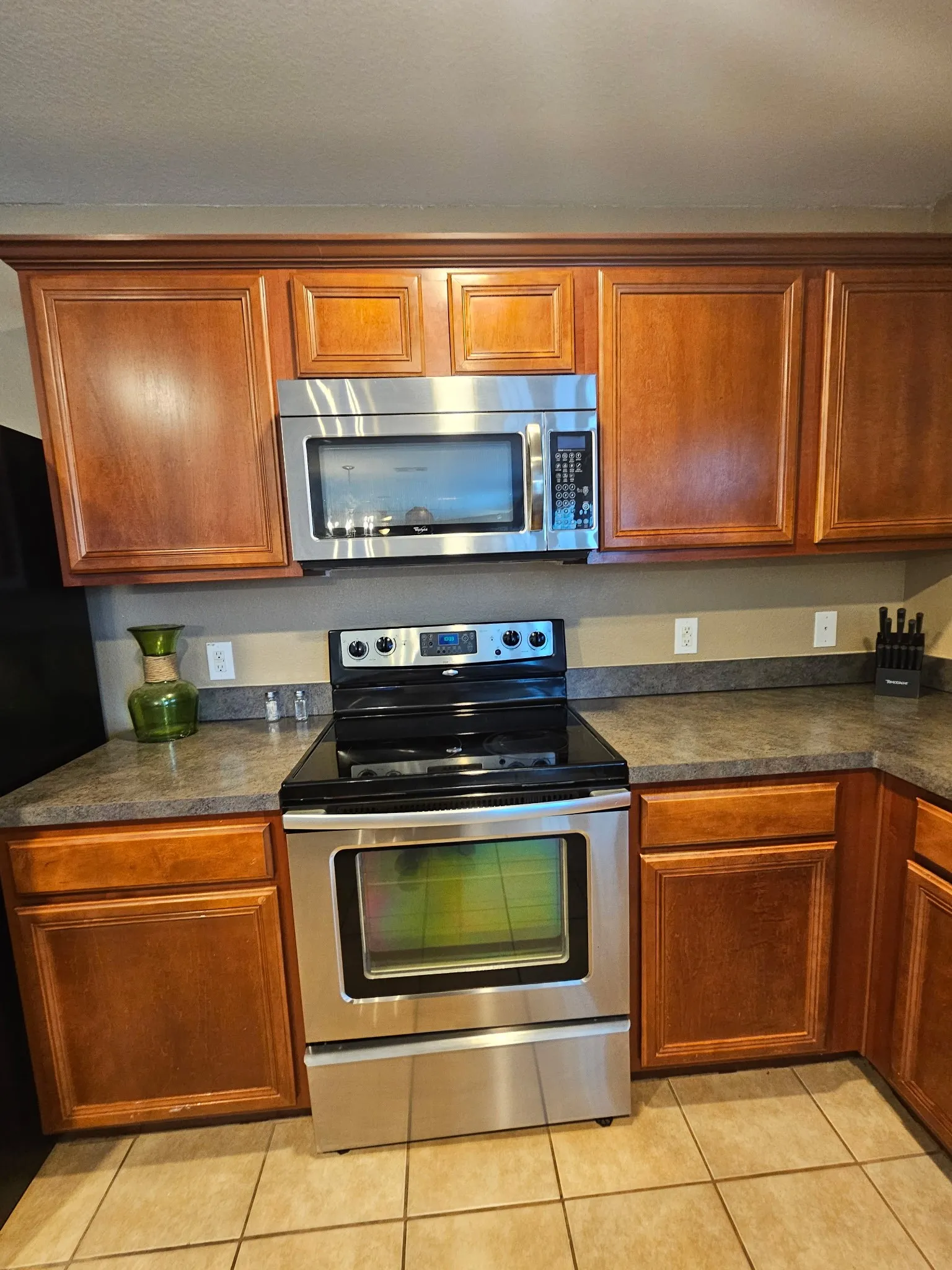 Single Family Residence For Rent in Tarrant County , 824 Green Heath Avenue, Fort Worth, Texas 76120, 3 Bedroom, 3 Bathroom, 2 Garage spaces, 2,642 Sqft, built in 2009, mls#21380157, Real Estate Agent in Fort Worth, Homes For Rent in Tarrant county, Homes For Rent in Fort Worth, Realtor in Fort Worth Texas, Real Estate Brokerage Independent Realty Texas, Luminita Cordes Realtor