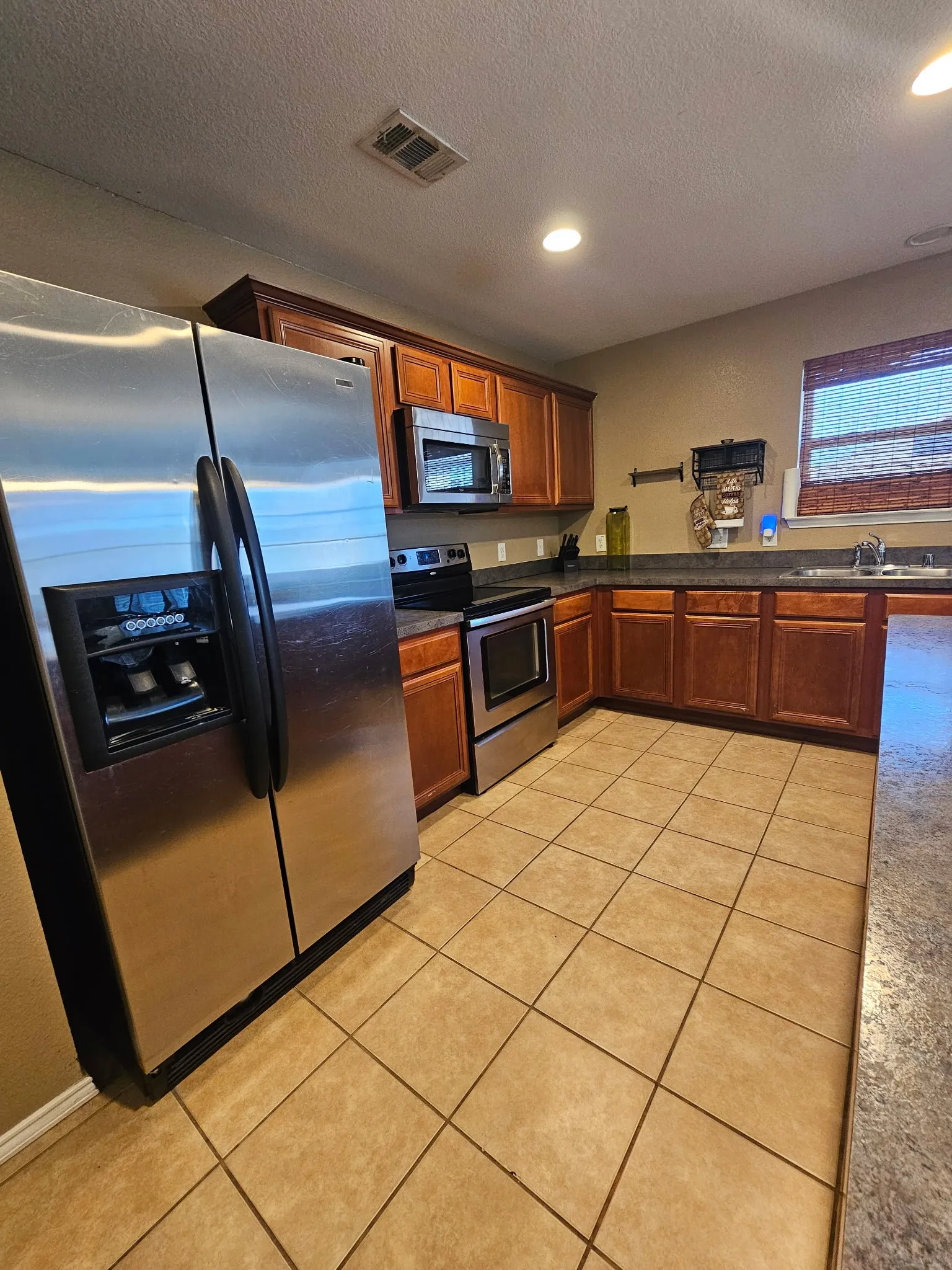 Single Family Residence For Rent in Tarrant County , 824 Green Heath Avenue, Fort Worth, Texas 76120, 3 Bedroom, 3 Bathroom, 2 Garage spaces, 2,642 Sqft, built in 2009, mls#21380157, Real Estate Agent in Fort Worth, Homes For Rent in Tarrant county, Homes For Rent in Fort Worth, Realtor in Fort Worth Texas, Real Estate Brokerage Independent Realty Texas, Luminita Cordes Realtor