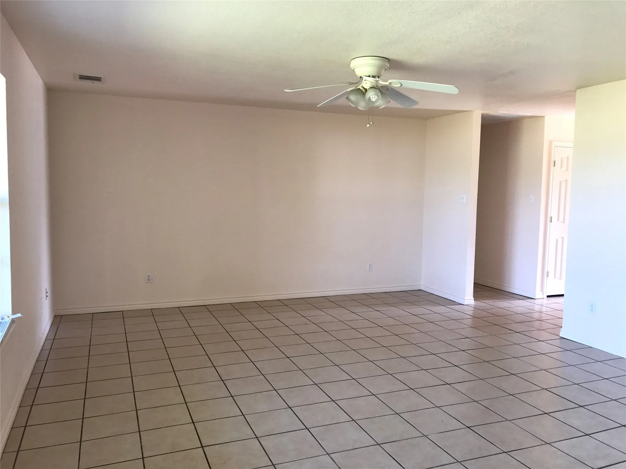 Single Family Residence For Rent in Henderson County , 309 WINDJAMMER Road, Gun Barrel City, Texas 75156, 4 Bedroom, 2 Bathroom, 2 Garage spaces, 1,584 Sqft, built in 2008, mls#21382769, Real Estate Agent in Gun Barrel City, Homes For Rent in Henderson county, Homes For Rent in Gun Barrel City, Realtor in Gun Barrel City Texas, Real Estate Brokerage Independent Realty Texas, Luminita Cordes Realtor