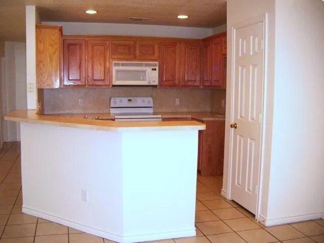 Single Family Residence For Rent in Henderson County , 309 WINDJAMMER Road, Gun Barrel City, Texas 75156, 4 Bedroom, 2 Bathroom, 2 Garage spaces, 1,584 Sqft, built in 2008, mls#21382769, Real Estate Agent in Gun Barrel City, Homes For Rent in Henderson county, Homes For Rent in Gun Barrel City, Realtor in Gun Barrel City Texas, Real Estate Brokerage Independent Realty Texas, Luminita Cordes Realtor