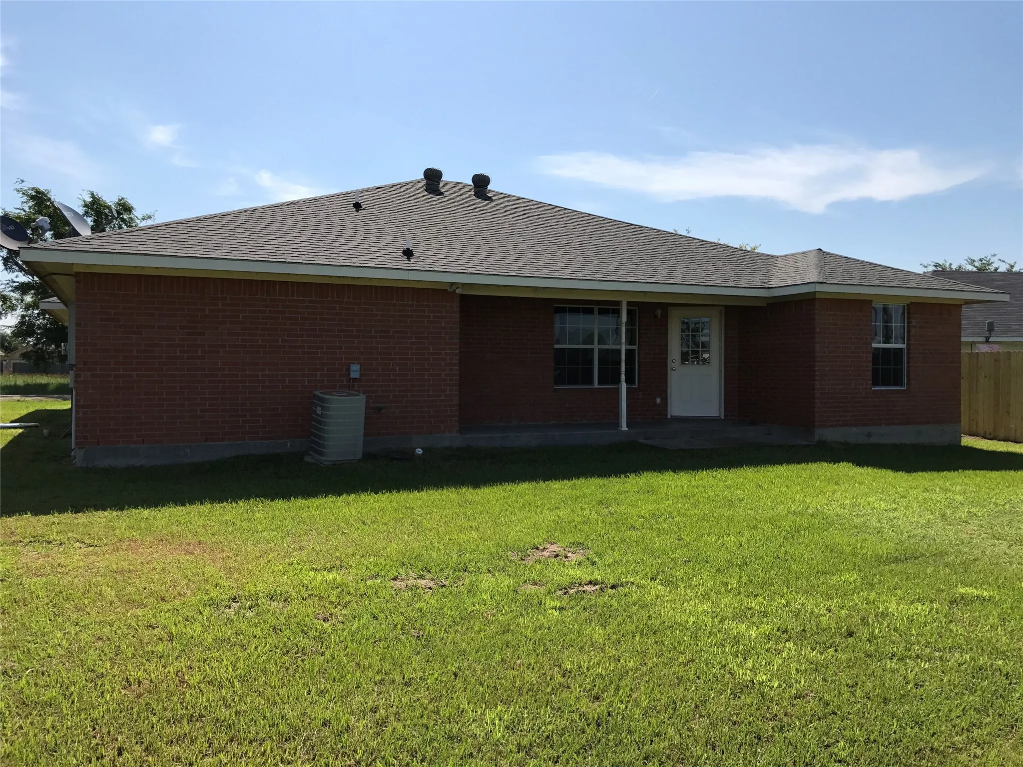 Single Family Residence For Rent in Henderson County , 309 WINDJAMMER Road, Gun Barrel City, Texas 75156, 4 Bedroom, 2 Bathroom, 2 Garage spaces, 1,584 Sqft, built in 2008, mls#21382769, Real Estate Agent in Gun Barrel City, Homes For Rent in Henderson county, Homes For Rent in Gun Barrel City, Realtor in Gun Barrel City Texas, Real Estate Brokerage Independent Realty Texas, Luminita Cordes Realtor