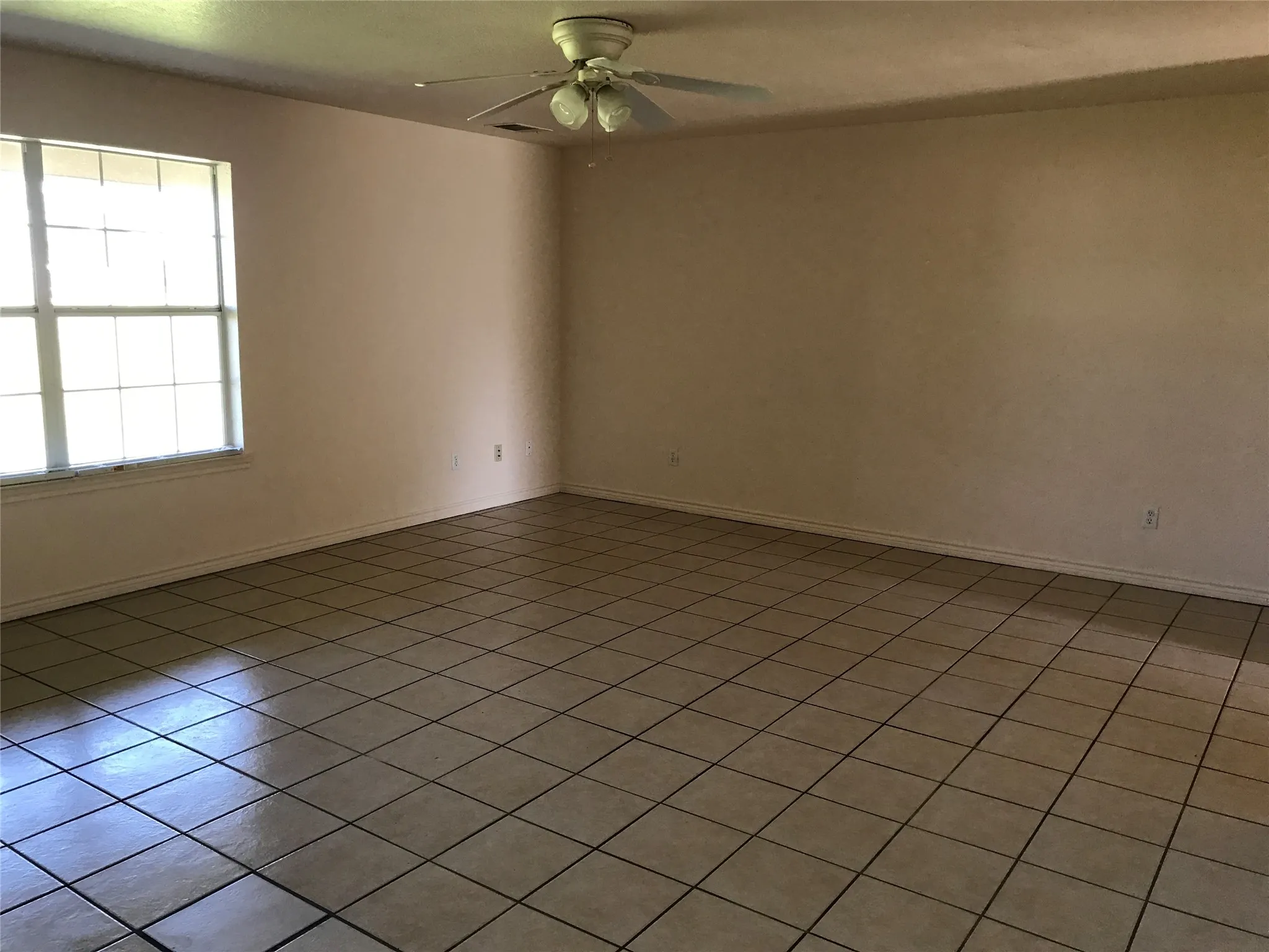 Single Family Residence For Rent in Henderson County , 309 WINDJAMMER Road, Gun Barrel City, Texas 75156, 4 Bedroom, 2 Bathroom, 2 Garage spaces, 1,584 Sqft, built in 2008, mls#21382769, Real Estate Agent in Gun Barrel City, Homes For Rent in Henderson county, Homes For Rent in Gun Barrel City, Realtor in Gun Barrel City Texas, Real Estate Brokerage Independent Realty Texas, Luminita Cordes Realtor