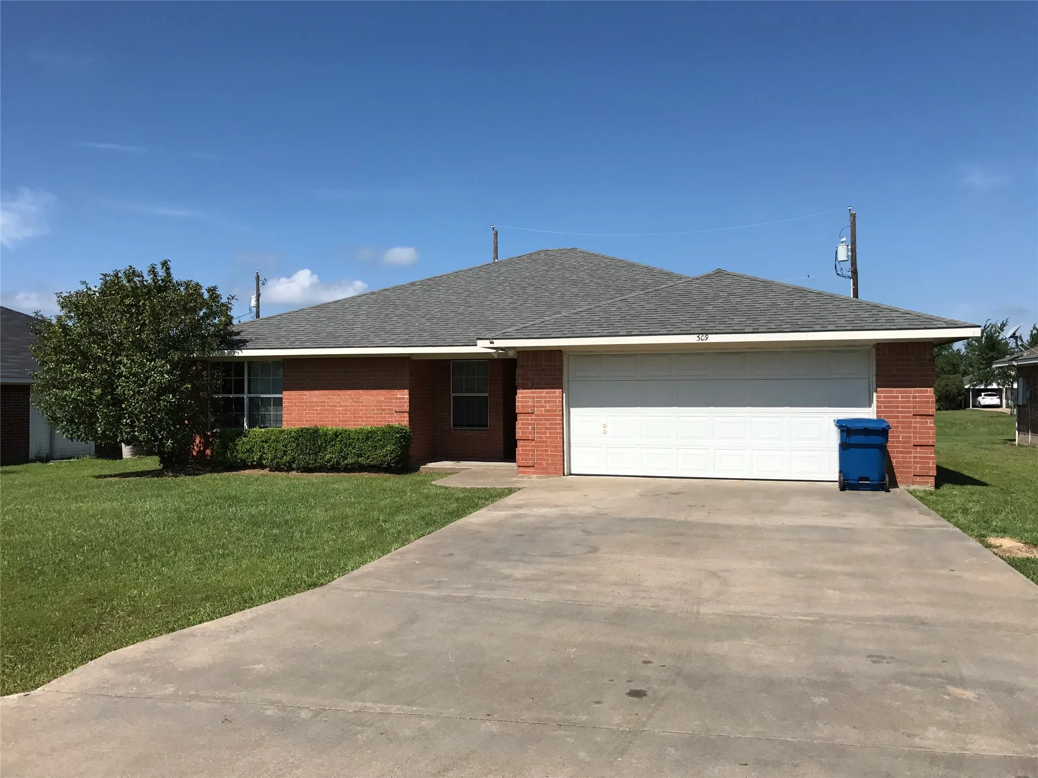 Single Family Residence For Rent in Henderson County , 309 WINDJAMMER Road, Gun Barrel City, Texas 75156, 4 Bedroom, 2 Bathroom, 2 Garage spaces, 1,584 Sqft, built in 2008, mls#21382769, Real Estate Agent in Gun Barrel City, Homes For Rent in Henderson county, Homes For Rent in Gun Barrel City, Realtor in Gun Barrel City Texas, Real Estate Brokerage Independent Realty Texas, Luminita Cordes Realtor