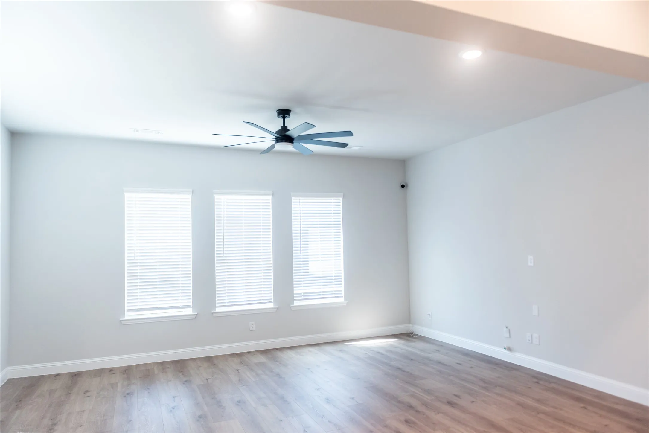 Single Family Residence For Rent in Dallas County , 2216 Palomino Street, Mesquite, Texas 75149, 4 Bedroom, 4 Bathroom, 2 Garage spaces, 2,290 Sqft, built in 2022, mls#21382770, Real Estate Agent in Mesquite, Homes For Rent in Dallas county, Homes For Rent in Mesquite, Realtor in Mesquite Texas, Real Estate Brokerage Independent Realty Texas, Luminita Cordes Realtor
