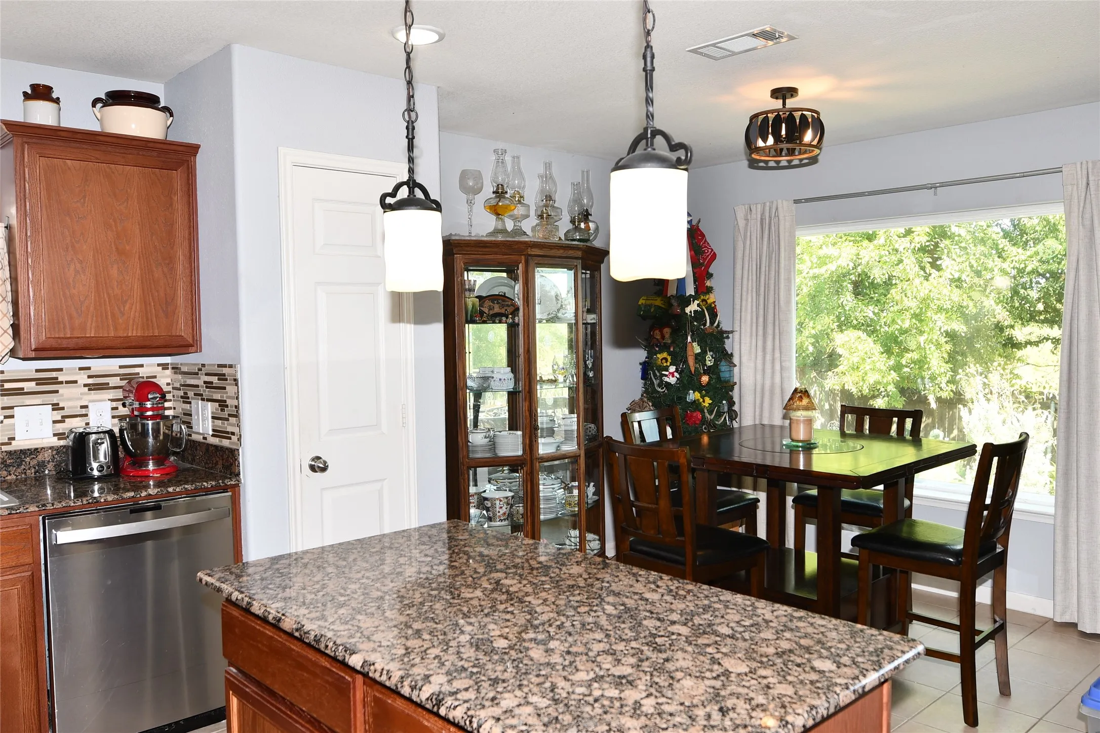 Single Family Residence For Sale in Wise County , 215 Dodge City Trail, Newark, Texas 76071, 3 Bedroom, 2 Bathroom, 2 Garage spaces, 1,330 Sqft, built in 2011, mls#21380411, Real Estate Agent in Newark, Homes For Sale in Wise county, Homes For Sale in Newark, Realtor in Newark Texas, Real Estate Brokerage Independent Realty Texas, Luminita Cordes Realtor