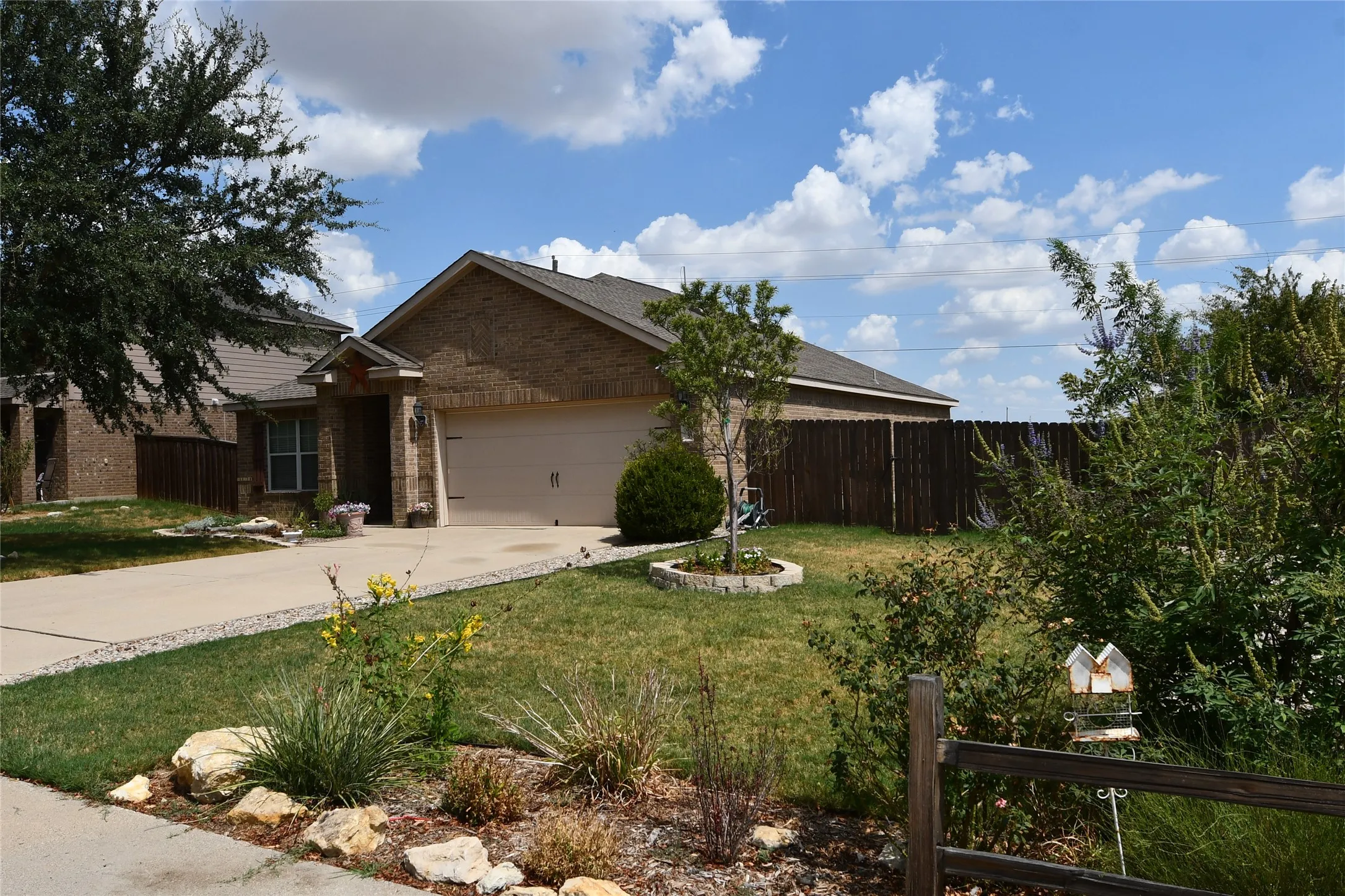 Single Family Residence For Sale in Wise County , 215 Dodge City Trail, Newark, Texas 76071, 3 Bedroom, 2 Bathroom, 2 Garage spaces, 1,330 Sqft, built in 2011, mls#21380411, Real Estate Agent in Newark, Homes For Sale in Wise county, Homes For Sale in Newark, Realtor in Newark Texas, Real Estate Brokerage Independent Realty Texas, Luminita Cordes Realtor