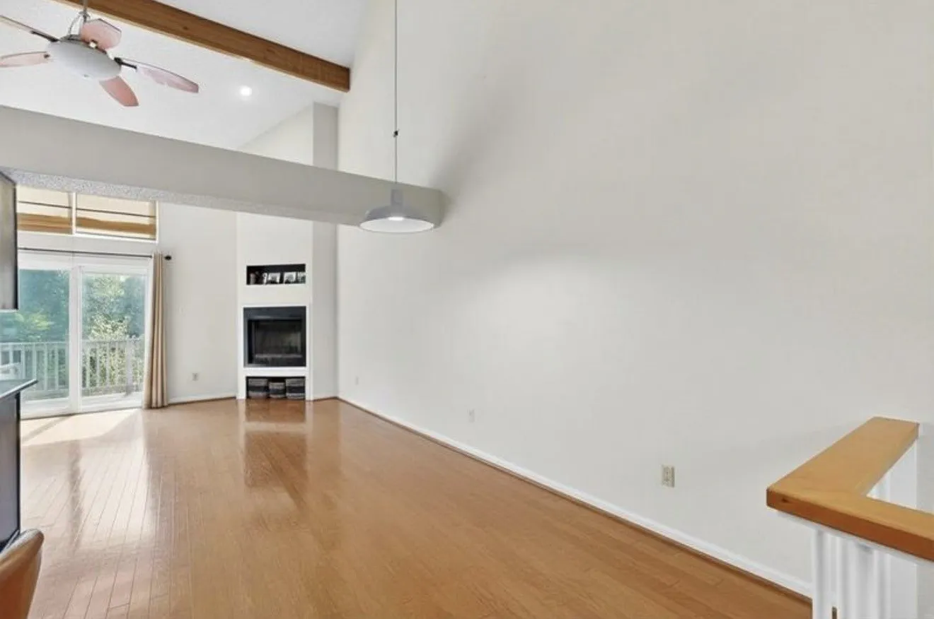 Single Family Residence For Rent in Dallas County , 9222 Church Road 114, Dallas, Texas 75231, 1 Bedroom, 2 Bathroom, 1 Garage spaces, 1,002 Sqft, built in 1983, mls#21380426, Real Estate Agent in Dallas, Homes For Rent in Dallas county, Homes For Rent in Dallas, Realtor in Dallas Texas, Real Estate Brokerage Independent Realty Texas, Luminita Cordes Realtor