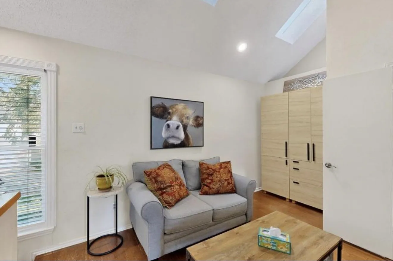 Single Family Residence For Rent in Dallas County , 9222 Church Road 114, Dallas, Texas 75231, 1 Bedroom, 2 Bathroom, 1 Garage spaces, 1,002 Sqft, built in 1983, mls#21380426, Real Estate Agent in Dallas, Homes For Rent in Dallas county, Homes For Rent in Dallas, Realtor in Dallas Texas, Real Estate Brokerage Independent Realty Texas, Luminita Cordes Realtor