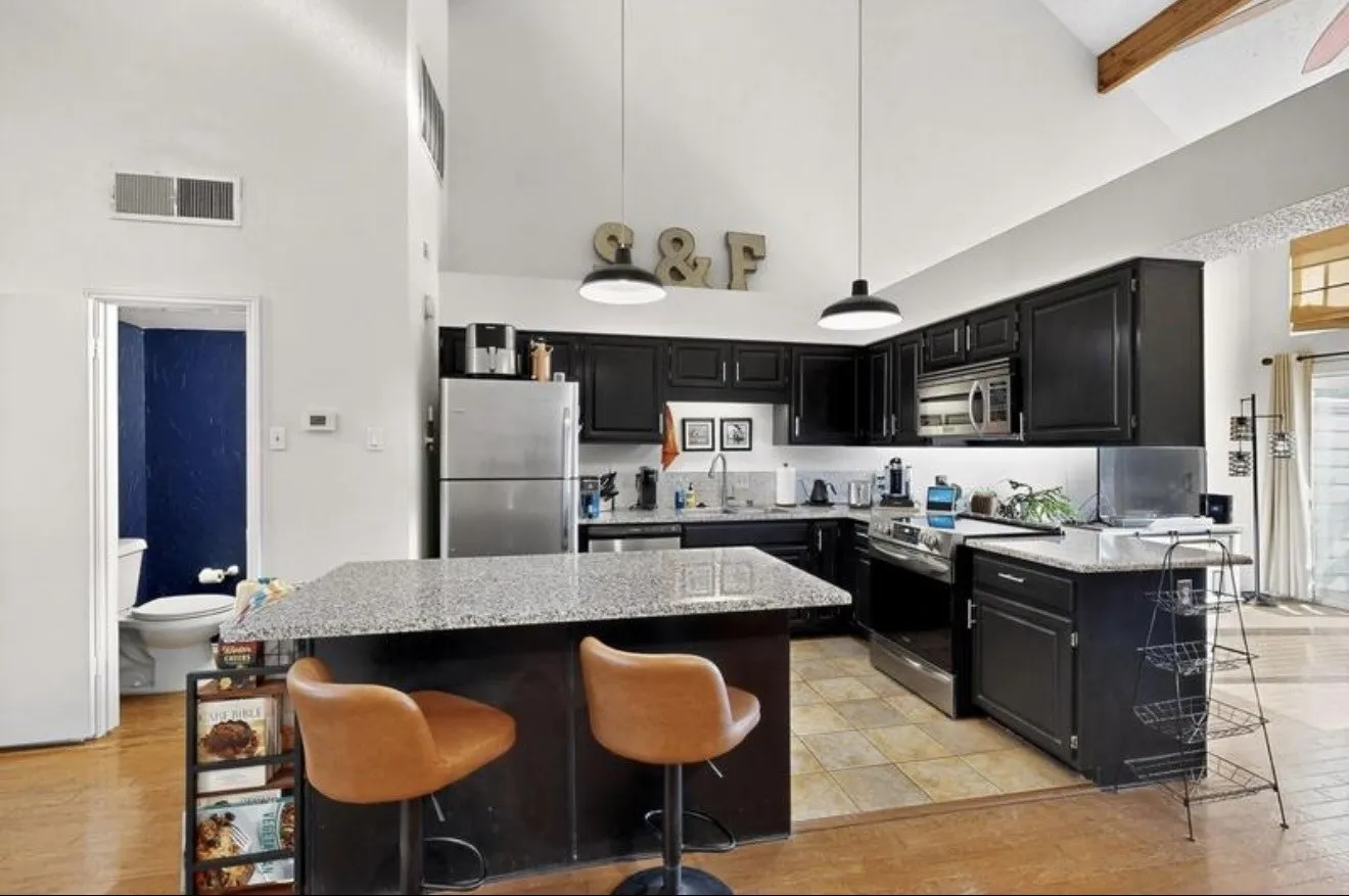 Single Family Residence For Rent in Dallas County , 9222 Church Road 114, Dallas, Texas 75231, 1 Bedroom, 2 Bathroom, 1 Garage spaces, 1,002 Sqft, built in 1983, mls#21380426, Real Estate Agent in Dallas, Homes For Rent in Dallas county, Homes For Rent in Dallas, Realtor in Dallas Texas, Real Estate Brokerage Independent Realty Texas, Luminita Cordes Realtor