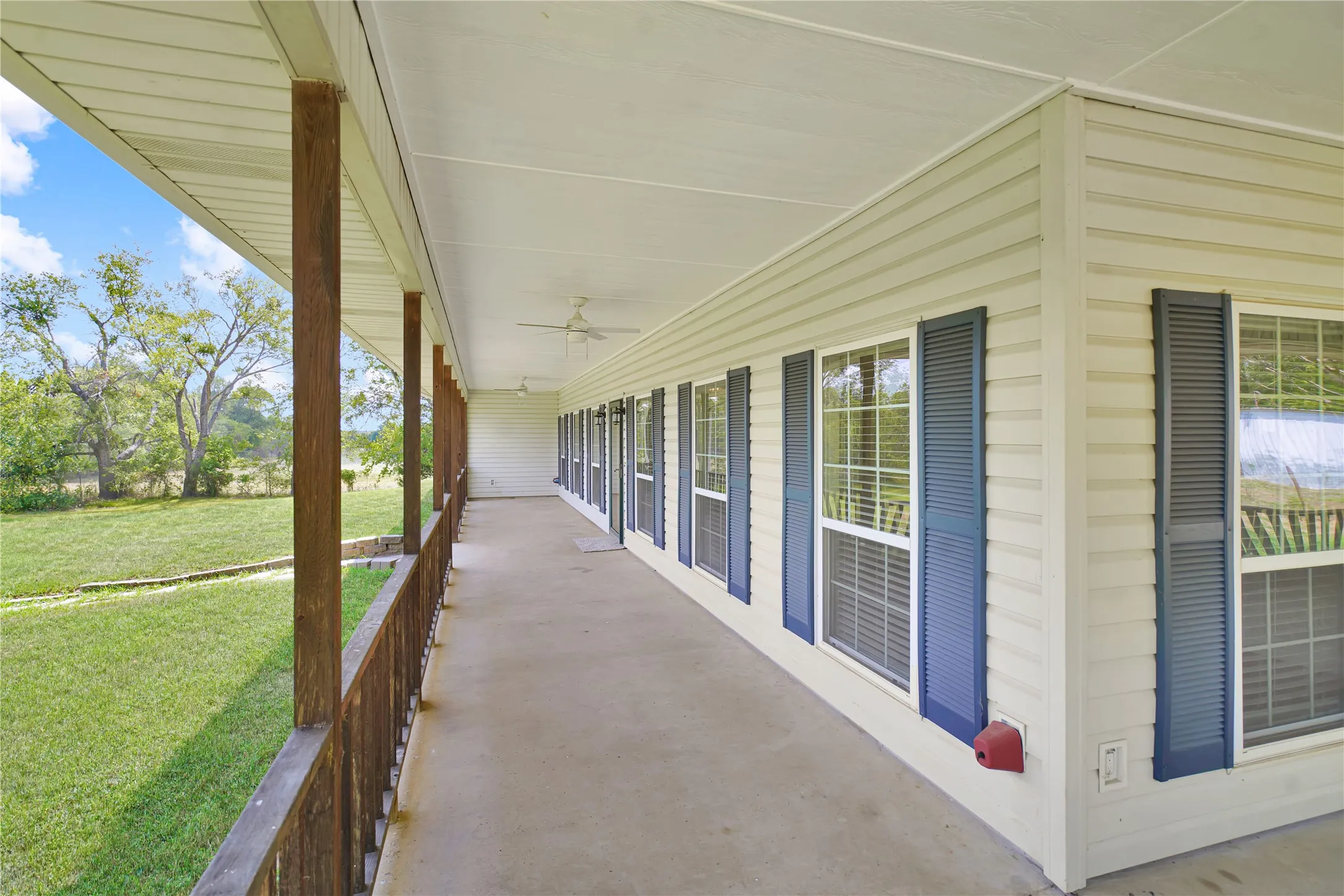 Single Family Residence For Sale in Van Zandt County , 2473 Vz County Road 2621, Wills Point, Texas 75169, 4 Bedroom, 3 Bathroom, Garage spaces, 3,072 Sqft, built in 2003, mls#21382772, Real Estate Agent in Wills Point, Homes For Sale in Van Zandt county, Homes For Sale in Wills Point, Realtor in Wills Point Texas, Real Estate Brokerage Independent Realty Texas, Luminita Cordes Realtor