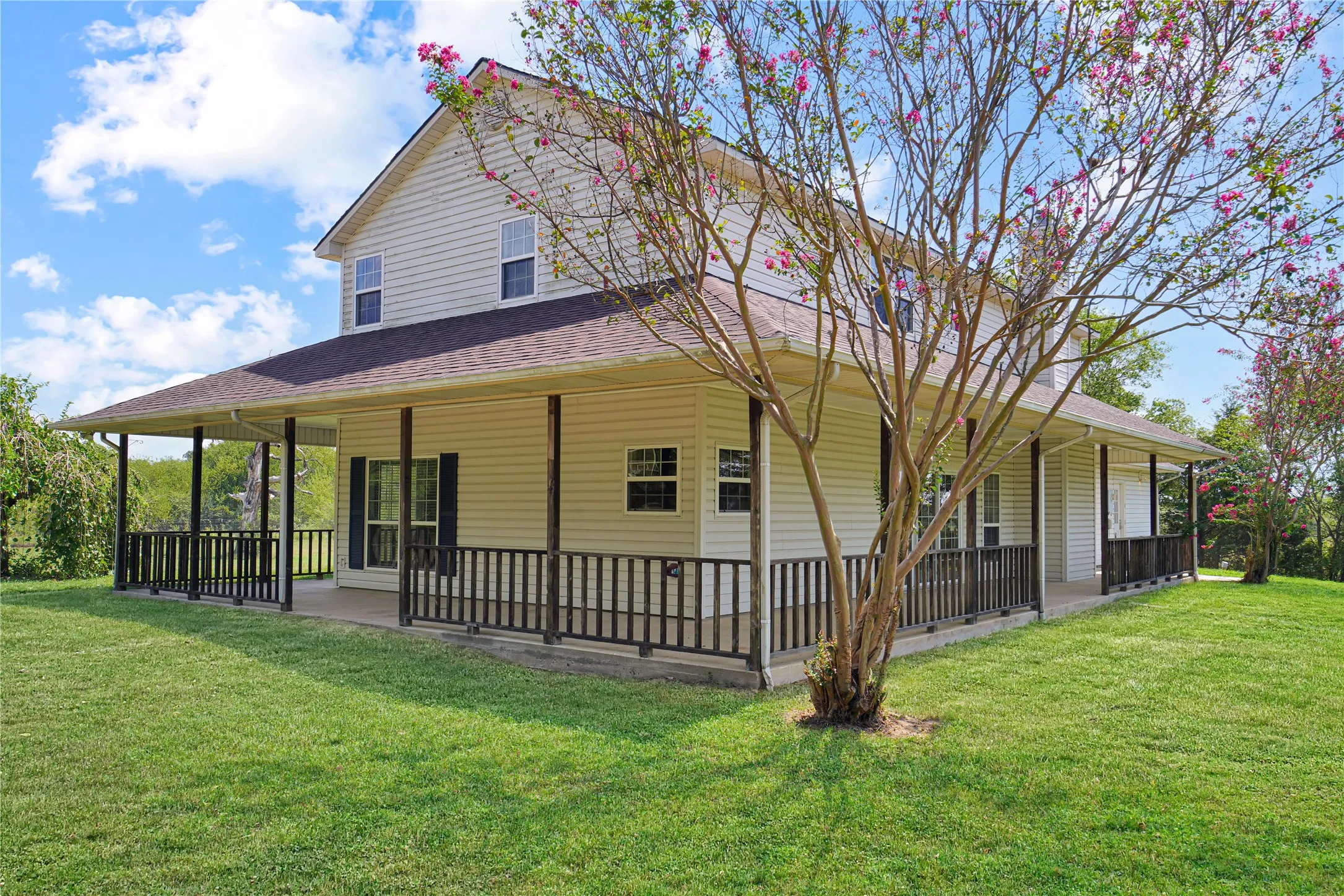 Single Family Residence For Sale in Van Zandt County , 2473 Vz County Road 2621, Wills Point, Texas 75169, 4 Bedroom, 3 Bathroom, Garage spaces, 3,072 Sqft, built in 2003, mls#21382772, Real Estate Agent in Wills Point, Homes For Sale in Van Zandt county, Homes For Sale in Wills Point, Realtor in Wills Point Texas, Real Estate Brokerage Independent Realty Texas, Luminita Cordes Realtor