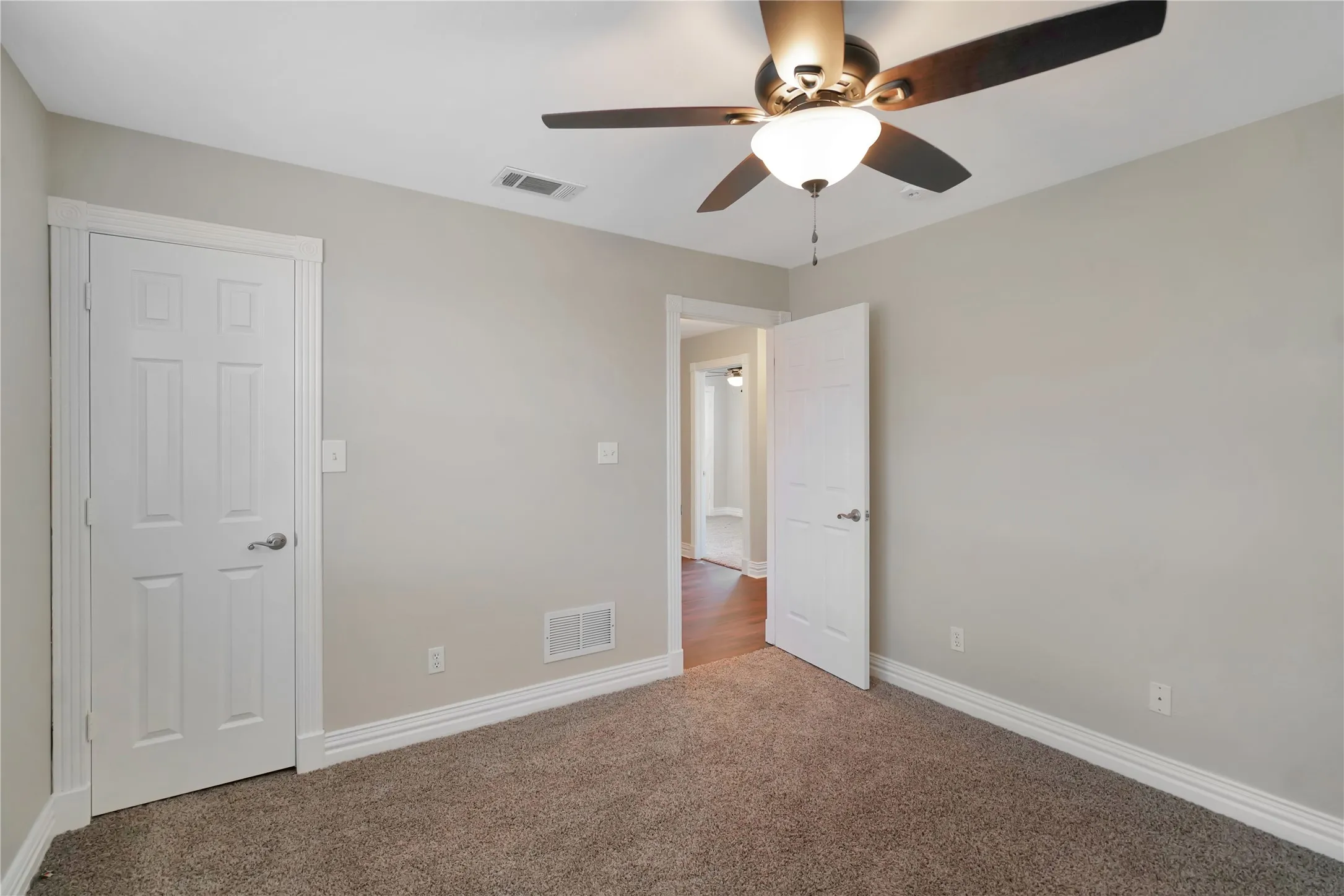 Single Family Residence For Sale in Van Zandt County , 2473 Vz County Road 2621, Wills Point, Texas 75169, 4 Bedroom, 3 Bathroom, Garage spaces, 3,072 Sqft, built in 2003, mls#21382772, Real Estate Agent in Wills Point, Homes For Sale in Van Zandt county, Homes For Sale in Wills Point, Realtor in Wills Point Texas, Real Estate Brokerage Independent Realty Texas, Luminita Cordes Realtor