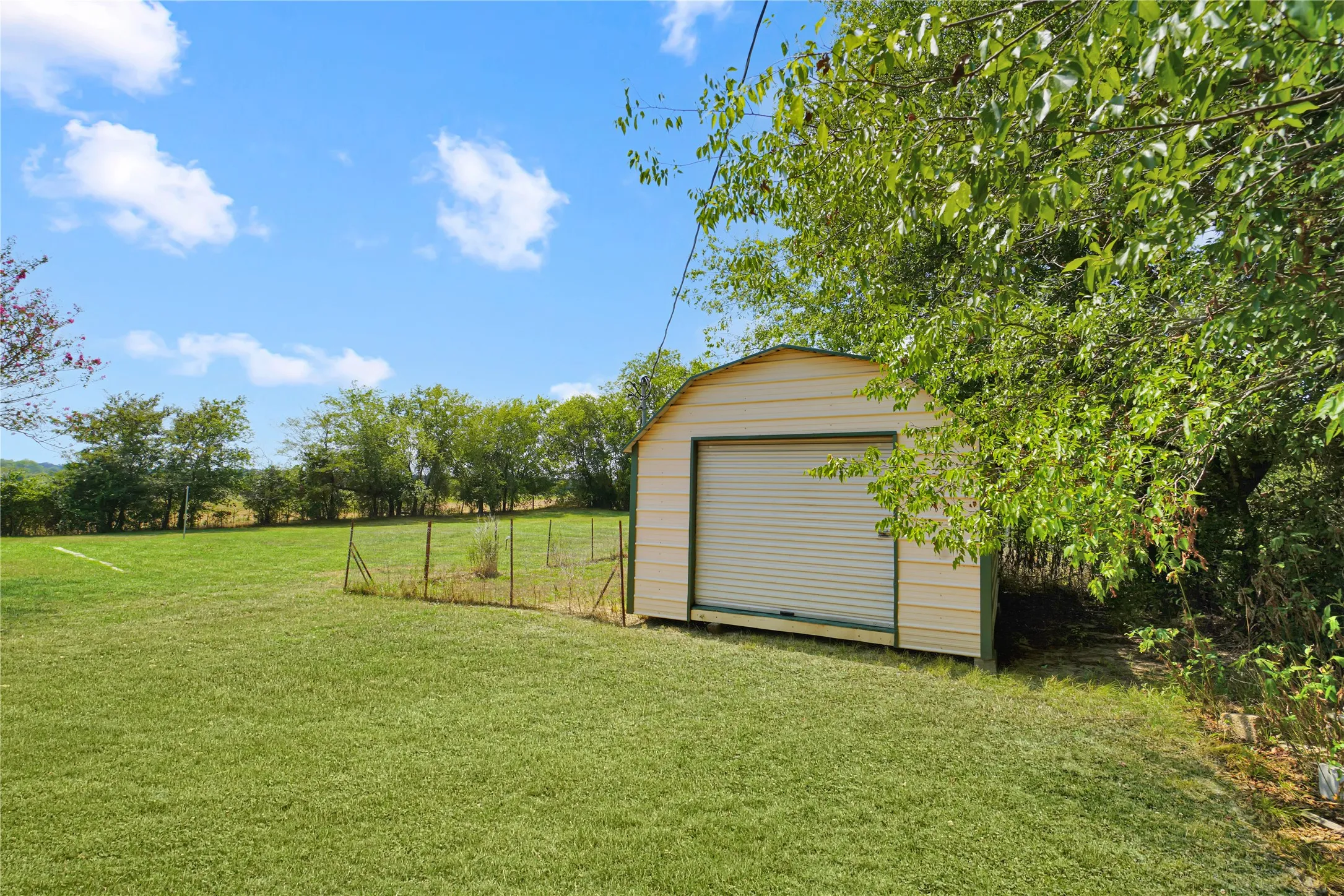 Single Family Residence For Sale in Van Zandt County , 2473 Vz County Road 2621, Wills Point, Texas 75169, 4 Bedroom, 3 Bathroom, Garage spaces, 3,072 Sqft, built in 2003, mls#21382772, Real Estate Agent in Wills Point, Homes For Sale in Van Zandt county, Homes For Sale in Wills Point, Realtor in Wills Point Texas, Real Estate Brokerage Independent Realty Texas, Luminita Cordes Realtor