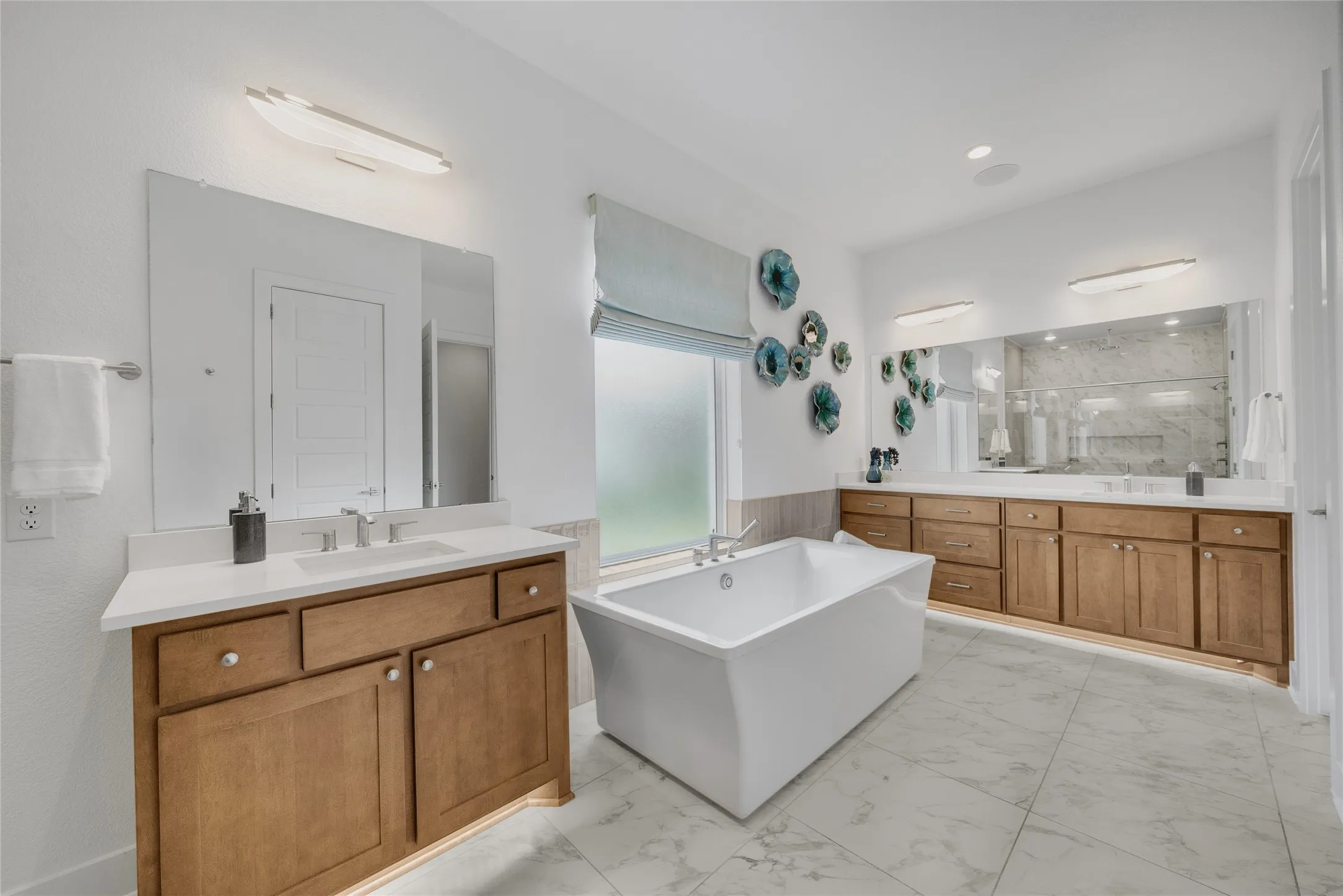 Single Family Residence For Sale in Denton County , 1733 Aspen Crossing, Oak Point, Texas 75068, 4 Bedroom, 5 Bathroom, 3 Garage spaces, 4,116 Sqft, built in 2024, mls#21382138, Real Estate Agent in Oak Point, Homes For Sale in Denton county, Homes For Sale in Oak Point, Realtor in Oak Point Texas, Real Estate Brokerage Independent Realty Texas, Luminita Cordes Realtor