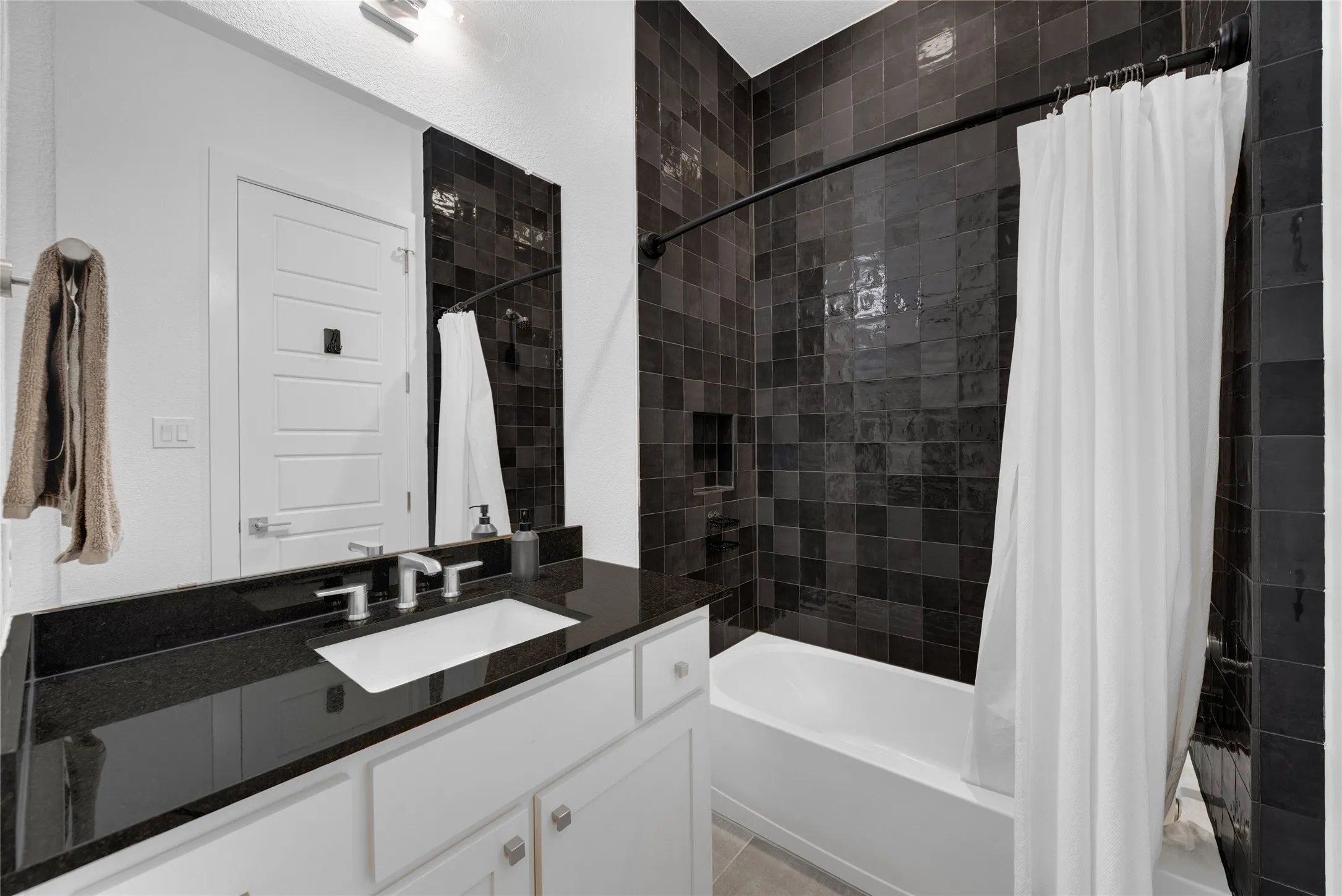 Single Family Residence For Sale in Denton County , 1733 Aspen Crossing, Oak Point, Texas 75068, 4 Bedroom, 5 Bathroom, 3 Garage spaces, 4,116 Sqft, built in 2024, mls#21382138, Real Estate Agent in Oak Point, Homes For Sale in Denton county, Homes For Sale in Oak Point, Realtor in Oak Point Texas, Real Estate Brokerage Independent Realty Texas, Luminita Cordes Realtor