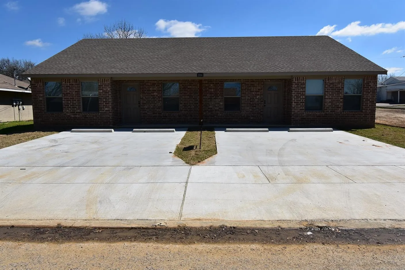 Duplex For Rent in Grayson County , 104 N Jordan Street B, Whitesboro, Texas 76273, 2 Bedroom, 2 Bathroom, Garage spaces, 936 Sqft, built in 2017, mls#21382780, Real Estate Agent in Whitesboro, Homes For Rent in Grayson county, Homes For Rent in Whitesboro, Realtor in Whitesboro Texas, Real Estate Brokerage Independent Realty Texas, Luminita Cordes Realtor