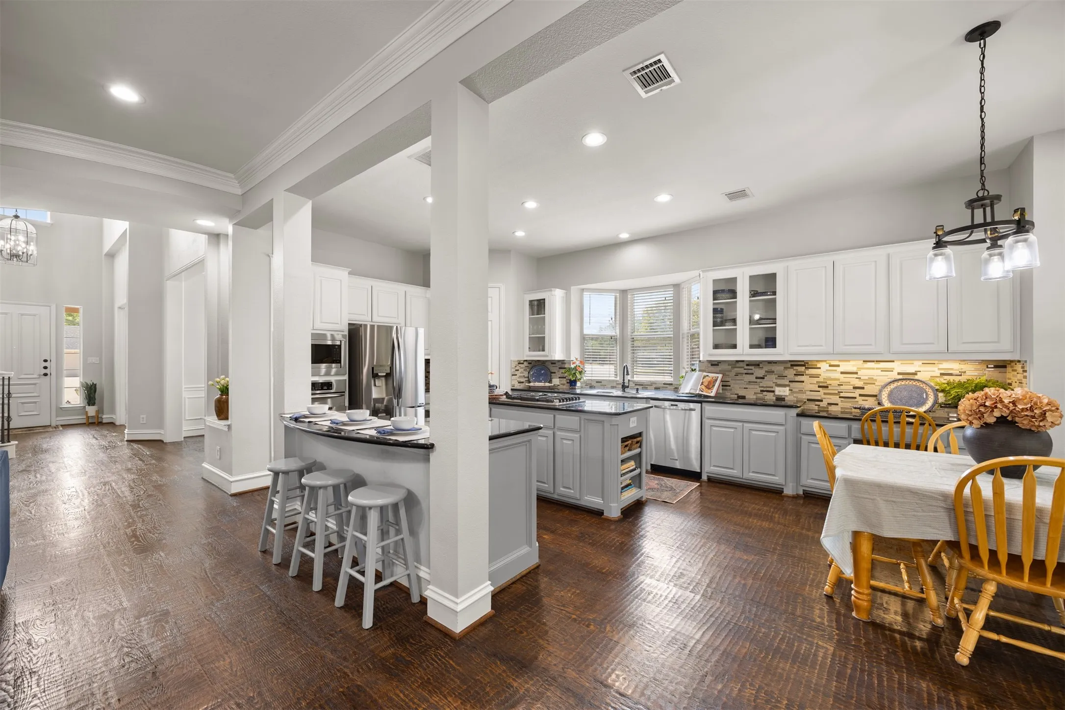 Look at the size of that kitchen! What a dream!