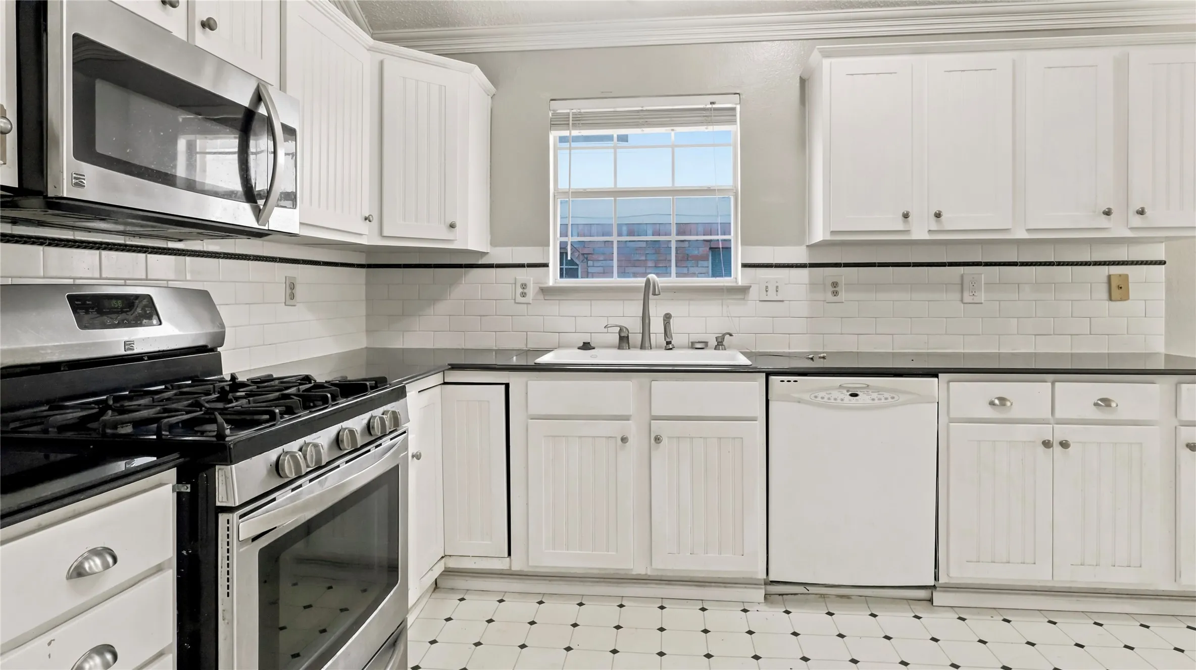 Single Family Residence For Sale in Tarrant County , 4309 Grason Drive, Grand Prairie, Texas 75052, 3 Bedroom, 2 Bathroom, 2 Garage spaces, 1,523 Sqft, built in 1990, mls#21382781, Real Estate Agent in Grand Prairie, Homes For Sale in Tarrant county, Homes For Sale in Grand Prairie, Realtor in Grand Prairie Texas, Real Estate Brokerage Independent Realty Texas, Luminita Cordes Realtor