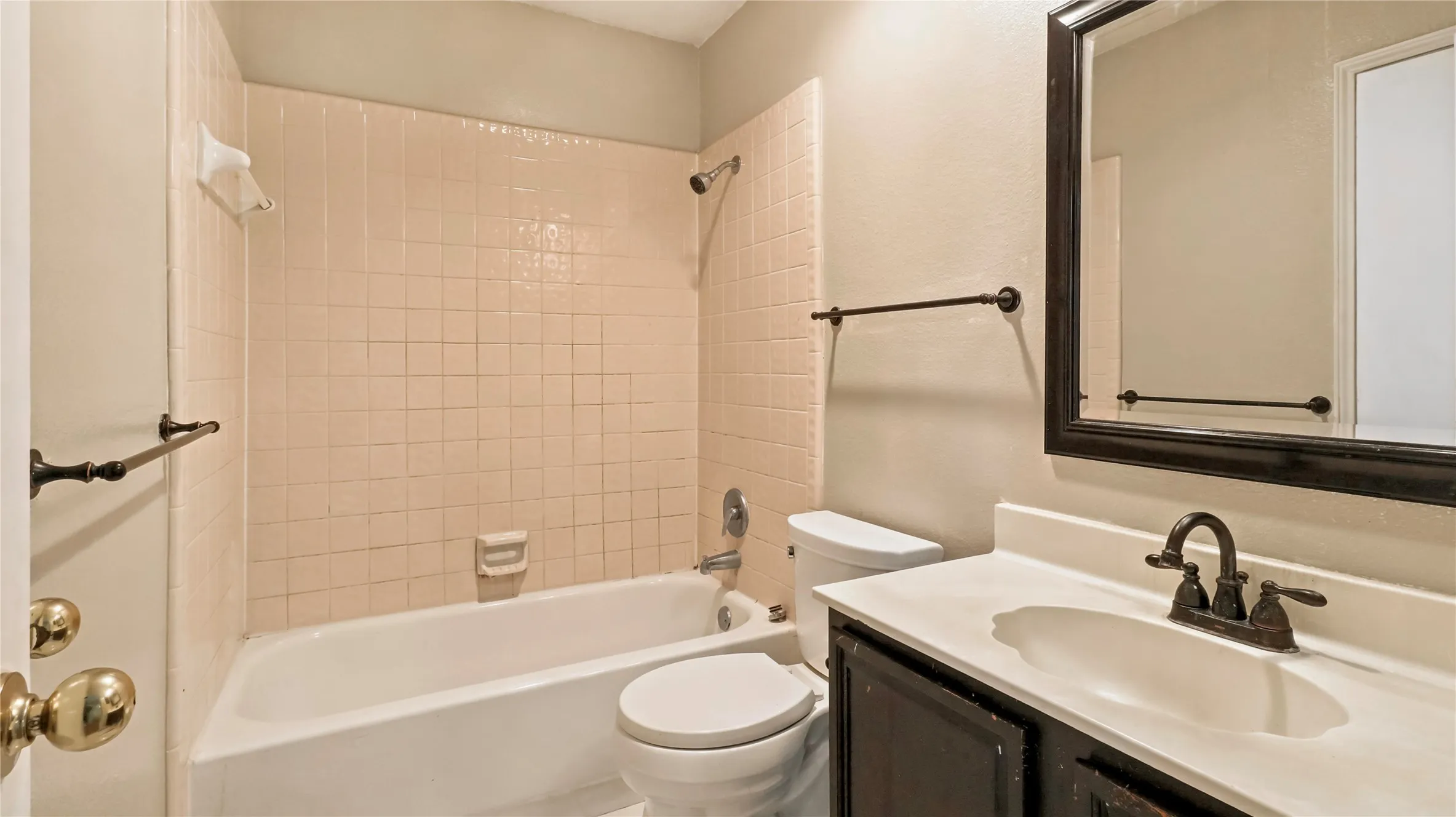 Single Family Residence For Sale in Tarrant County , 4309 Grason Drive, Grand Prairie, Texas 75052, 3 Bedroom, 2 Bathroom, 2 Garage spaces, 1,523 Sqft, built in 1990, mls#21382781, Real Estate Agent in Grand Prairie, Homes For Sale in Tarrant county, Homes For Sale in Grand Prairie, Realtor in Grand Prairie Texas, Real Estate Brokerage Independent Realty Texas, Luminita Cordes Realtor