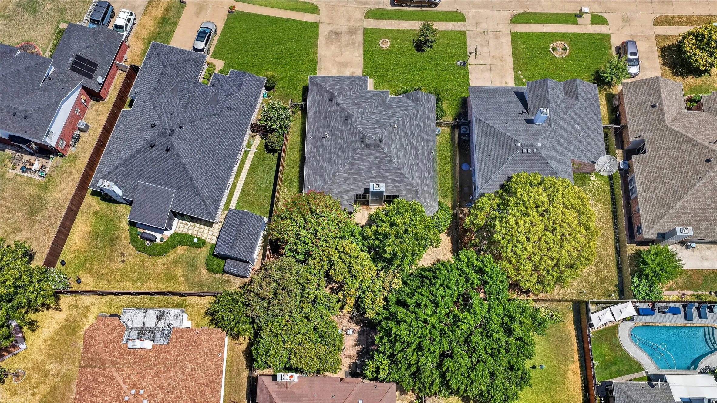 Single Family Residence For Sale in Tarrant County , 4309 Grason Drive, Grand Prairie, Texas 75052, 3 Bedroom, 2 Bathroom, 2 Garage spaces, 1,523 Sqft, built in 1990, mls#21382781, Real Estate Agent in Grand Prairie, Homes For Sale in Tarrant county, Homes For Sale in Grand Prairie, Realtor in Grand Prairie Texas, Real Estate Brokerage Independent Realty Texas, Luminita Cordes Realtor