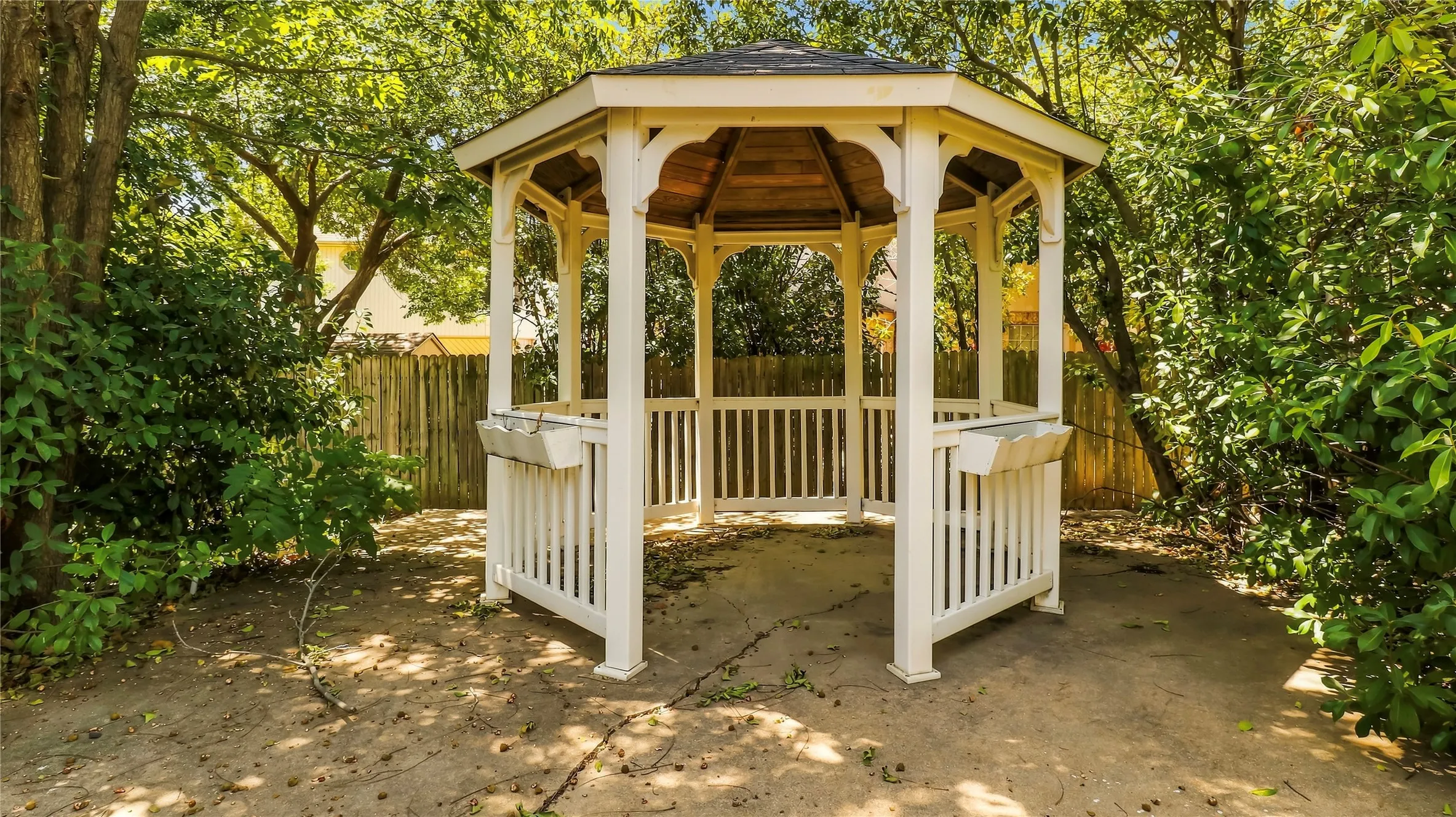 Single Family Residence For Sale in Tarrant County , 4309 Grason Drive, Grand Prairie, Texas 75052, 3 Bedroom, 2 Bathroom, 2 Garage spaces, 1,523 Sqft, built in 1990, mls#21382781, Real Estate Agent in Grand Prairie, Homes For Sale in Tarrant county, Homes For Sale in Grand Prairie, Realtor in Grand Prairie Texas, Real Estate Brokerage Independent Realty Texas, Luminita Cordes Realtor
