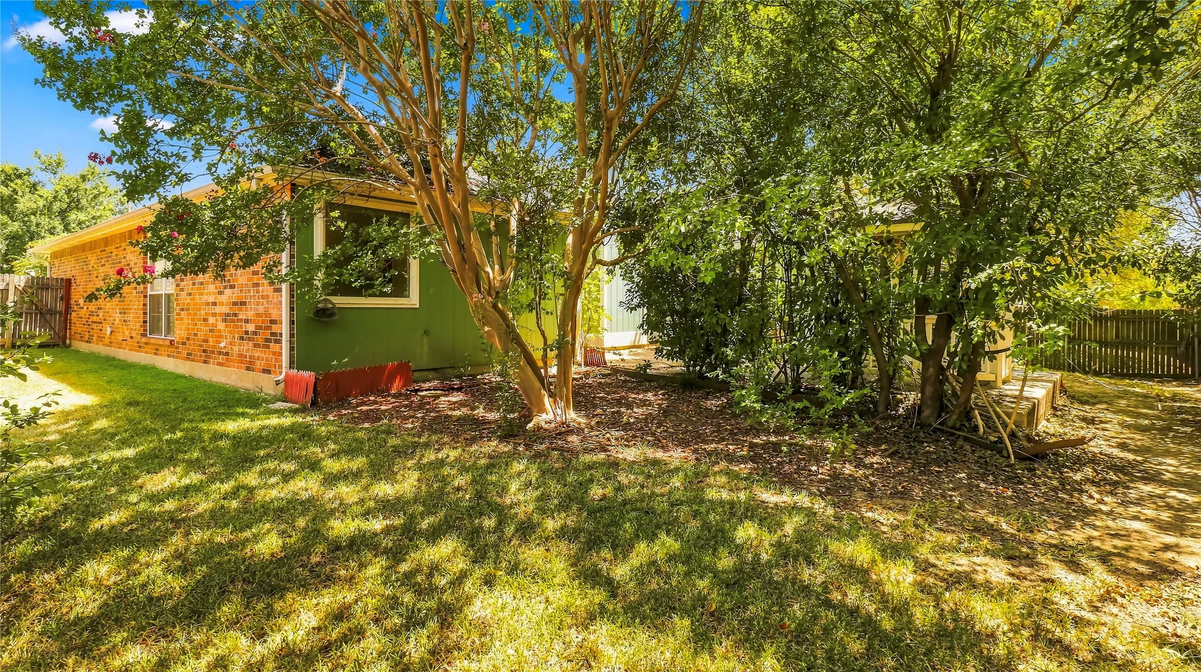 Single Family Residence For Sale in Tarrant County , 4309 Grason Drive, Grand Prairie, Texas 75052, 3 Bedroom, 2 Bathroom, 2 Garage spaces, 1,523 Sqft, built in 1990, mls#21382781, Real Estate Agent in Grand Prairie, Homes For Sale in Tarrant county, Homes For Sale in Grand Prairie, Realtor in Grand Prairie Texas, Real Estate Brokerage Independent Realty Texas, Luminita Cordes Realtor