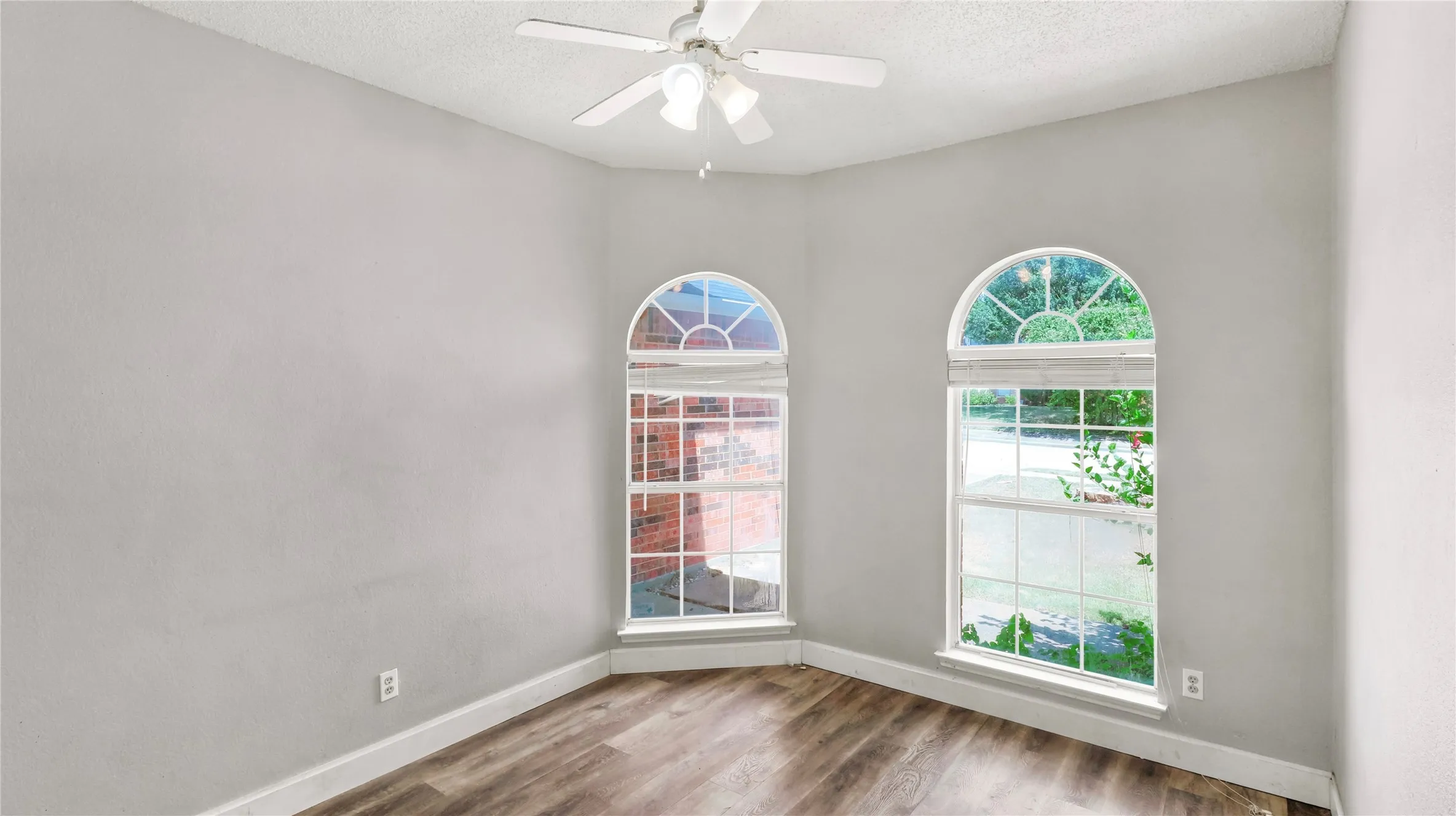 Single Family Residence For Sale in Tarrant County , 4309 Grason Drive, Grand Prairie, Texas 75052, 3 Bedroom, 2 Bathroom, 2 Garage spaces, 1,523 Sqft, built in 1990, mls#21382781, Real Estate Agent in Grand Prairie, Homes For Sale in Tarrant county, Homes For Sale in Grand Prairie, Realtor in Grand Prairie Texas, Real Estate Brokerage Independent Realty Texas, Luminita Cordes Realtor