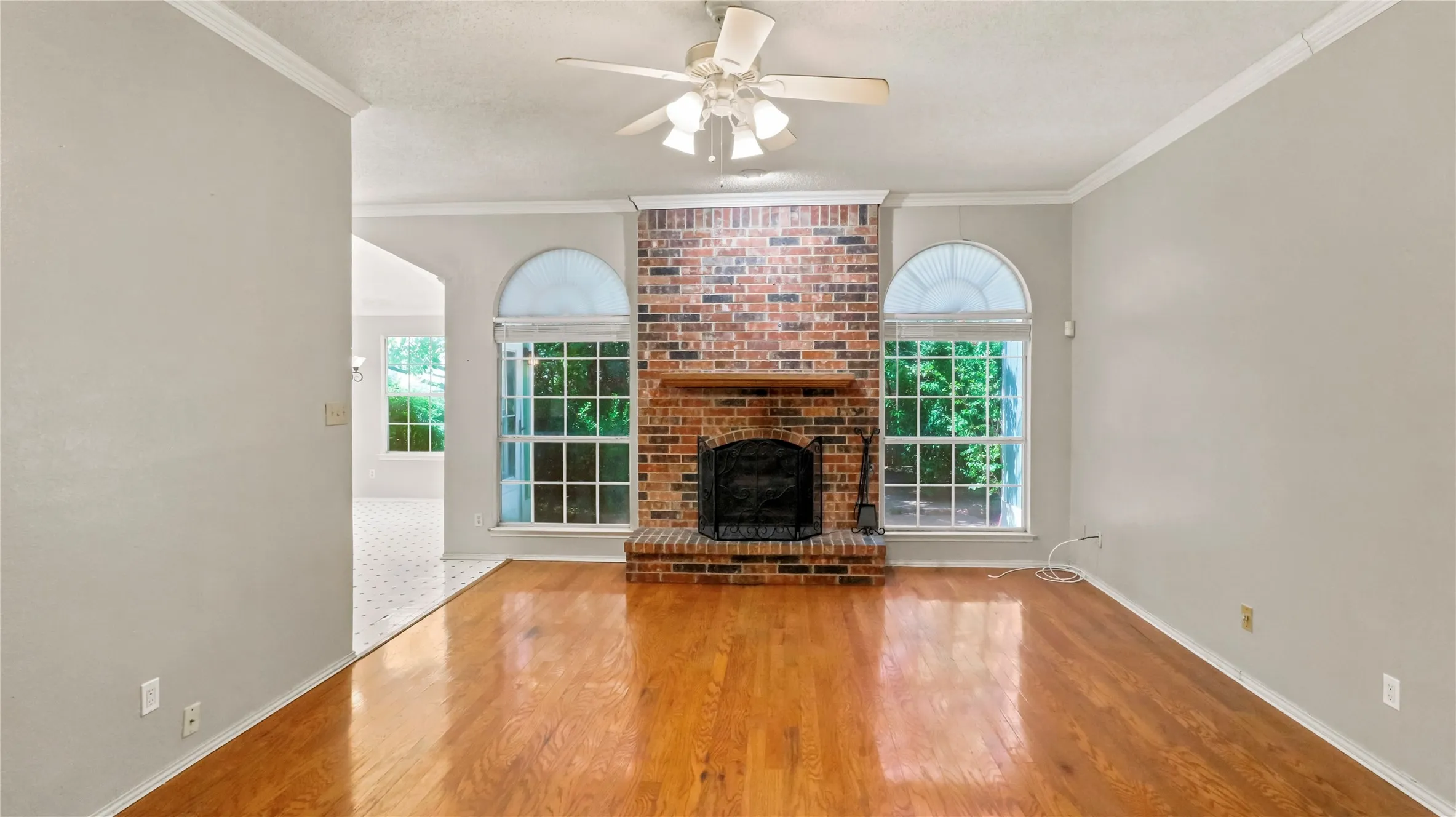 Single Family Residence For Sale in Tarrant County , 4309 Grason Drive, Grand Prairie, Texas 75052, 3 Bedroom, 2 Bathroom, 2 Garage spaces, 1,523 Sqft, built in 1990, mls#21382781, Real Estate Agent in Grand Prairie, Homes For Sale in Tarrant county, Homes For Sale in Grand Prairie, Realtor in Grand Prairie Texas, Real Estate Brokerage Independent Realty Texas, Luminita Cordes Realtor