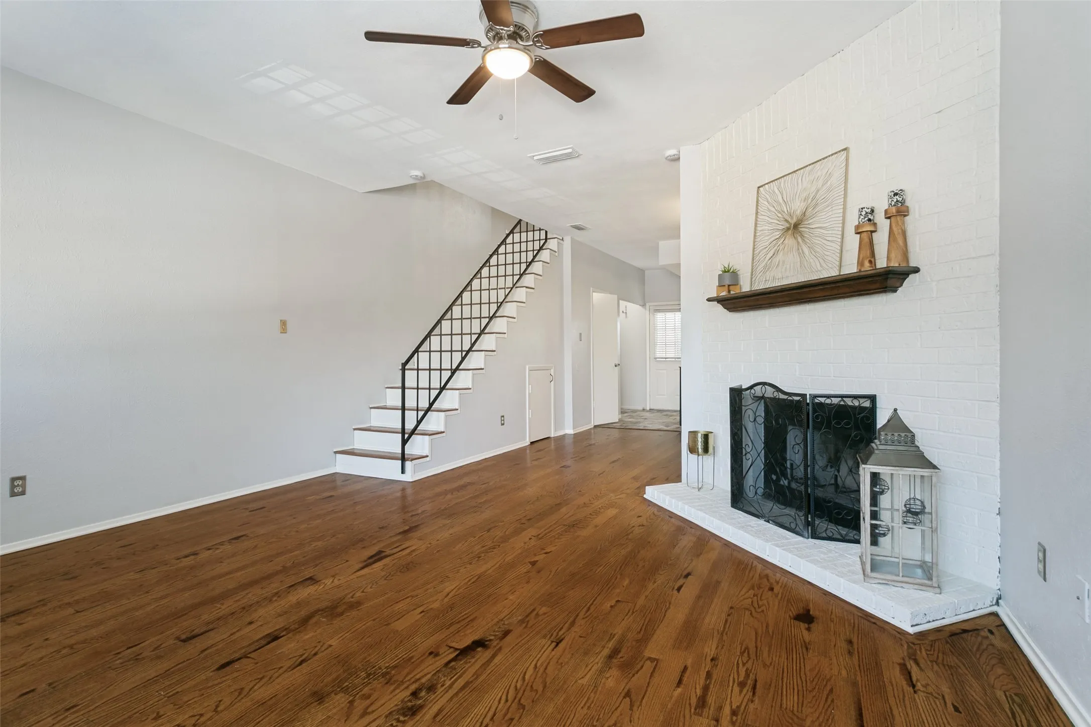 Condominium For Sale in Dallas County , 208 Samuel Boulevard 3N, Coppell, Texas 75019, 2 Bedroom, 2 Bathroom, Garage spaces, 1,221 Sqft, built in 1984, mls#21379728, Real Estate Agent in Coppell, Homes For Sale in Dallas county, Homes For Sale in Coppell, Realtor in Coppell Texas, Real Estate Brokerage Independent Realty Texas, Luminita Cordes Realtor