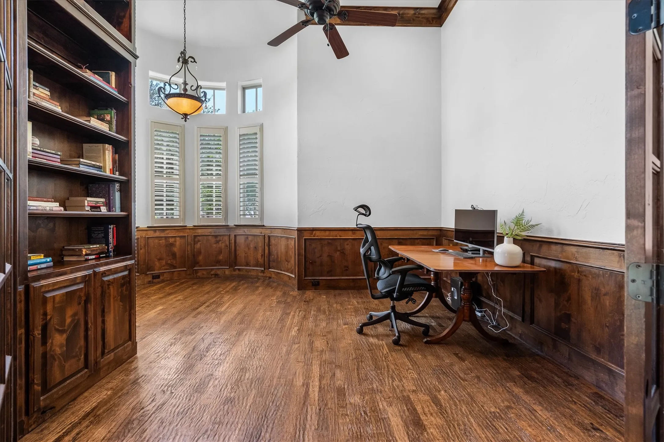 Single Family Residence For Sale in Denton County , 2301 Bella Lago Drive, Flower Mound, Texas 75022, 5 Bedroom, 6 Bathroom, 4 Garage spaces, 5,483 Sqft, built in 2009, mls#21382796, Real Estate Agent in Flower Mound, Homes For Sale in Denton county, Homes For Sale in Flower Mound, Realtor in Flower Mound Texas, Real Estate Brokerage Independent Realty Texas, Luminita Cordes Realtor