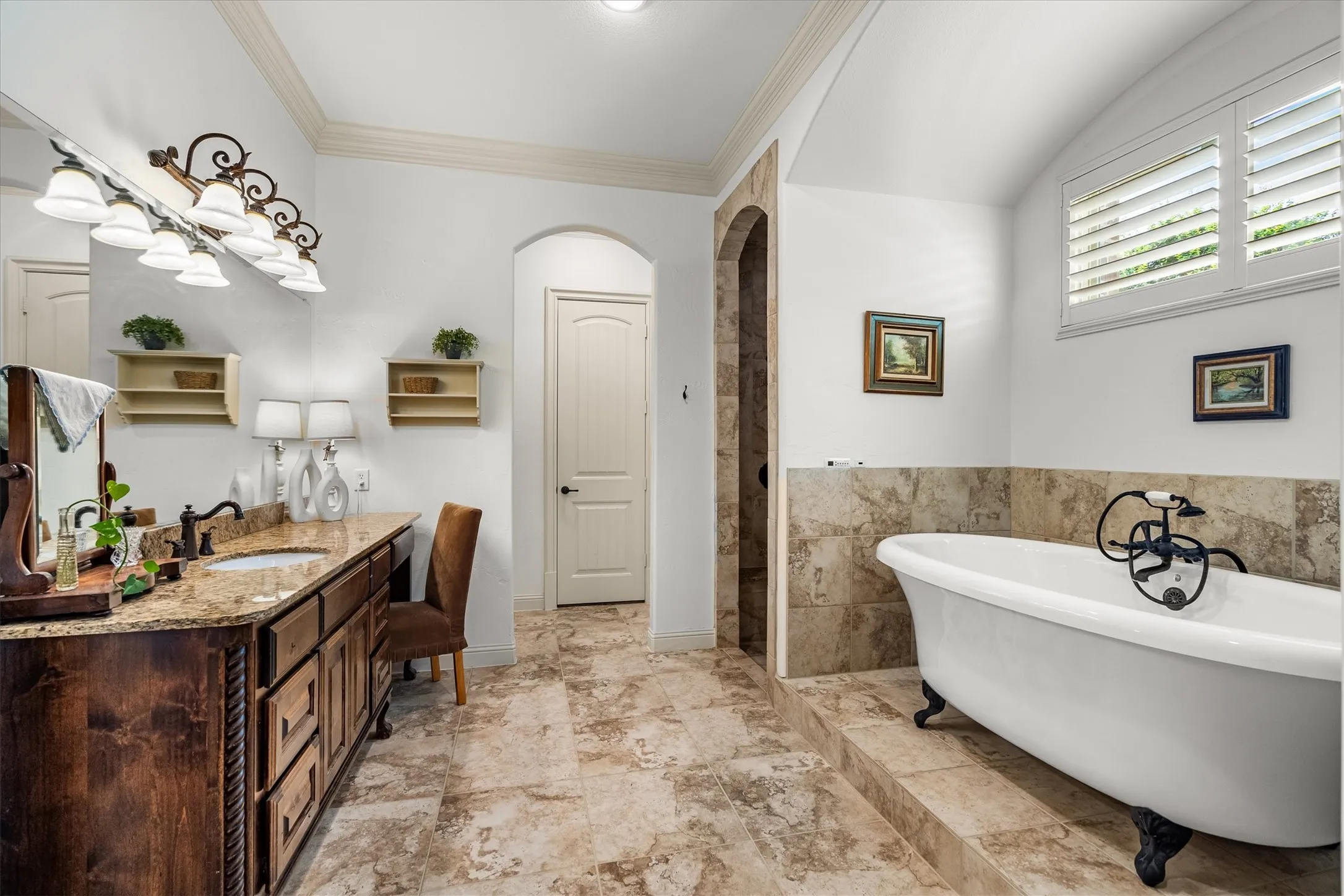Single Family Residence For Sale in Denton County , 2301 Bella Lago Drive, Flower Mound, Texas 75022, 5 Bedroom, 6 Bathroom, 4 Garage spaces, 5,483 Sqft, built in 2009, mls#21382796, Real Estate Agent in Flower Mound, Homes For Sale in Denton county, Homes For Sale in Flower Mound, Realtor in Flower Mound Texas, Real Estate Brokerage Independent Realty Texas, Luminita Cordes Realtor