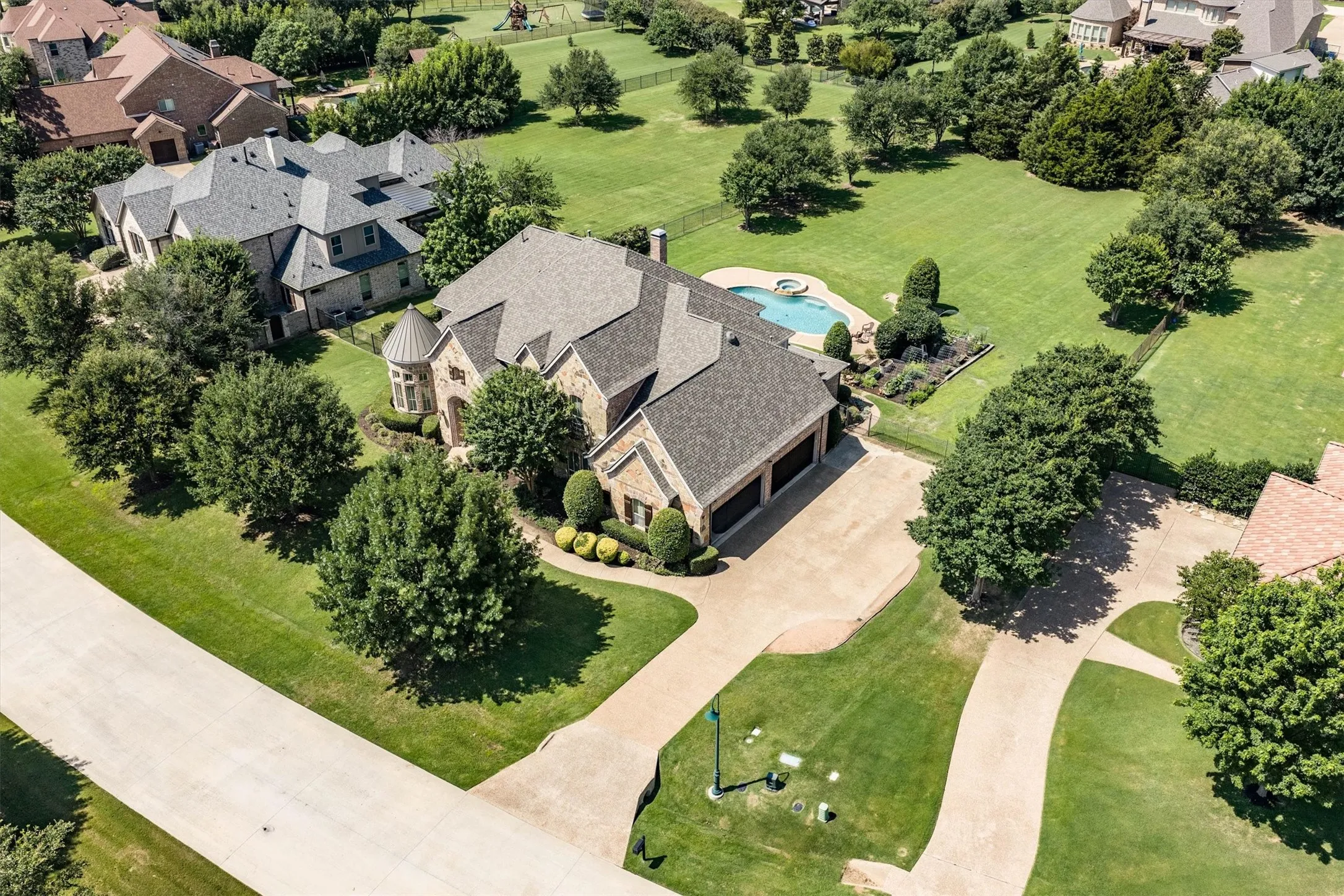 Single Family Residence For Sale in Denton County , 2301 Bella Lago Drive, Flower Mound, Texas 75022, 5 Bedroom, 6 Bathroom, 4 Garage spaces, 5,483 Sqft, built in 2009, mls#21382796, Real Estate Agent in Flower Mound, Homes For Sale in Denton county, Homes For Sale in Flower Mound, Realtor in Flower Mound Texas, Real Estate Brokerage Independent Realty Texas, Luminita Cordes Realtor