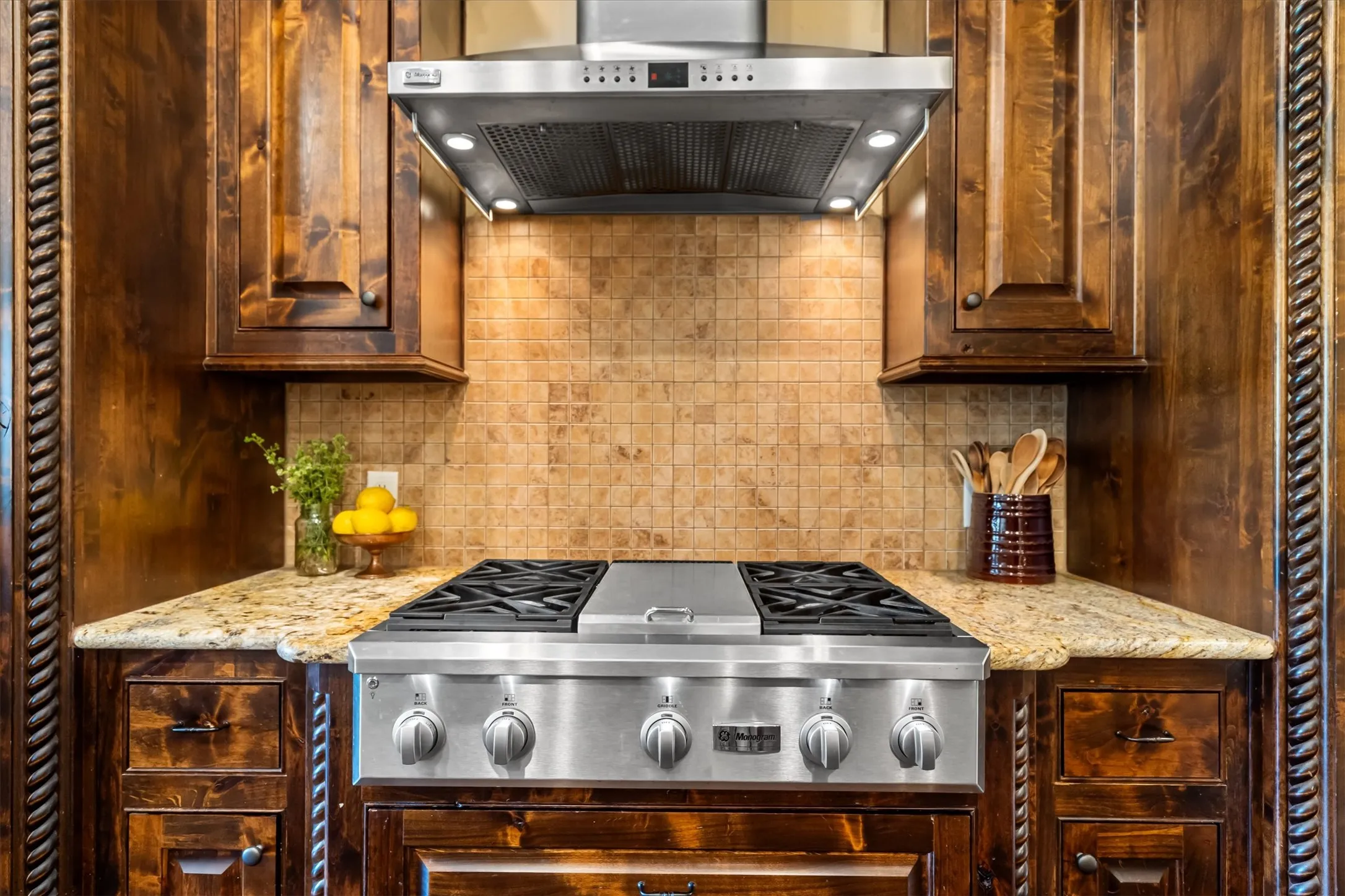 Single Family Residence For Sale in Denton County , 2301 Bella Lago Drive, Flower Mound, Texas 75022, 5 Bedroom, 6 Bathroom, 4 Garage spaces, 5,483 Sqft, built in 2009, mls#21382796, Real Estate Agent in Flower Mound, Homes For Sale in Denton county, Homes For Sale in Flower Mound, Realtor in Flower Mound Texas, Real Estate Brokerage Independent Realty Texas, Luminita Cordes Realtor