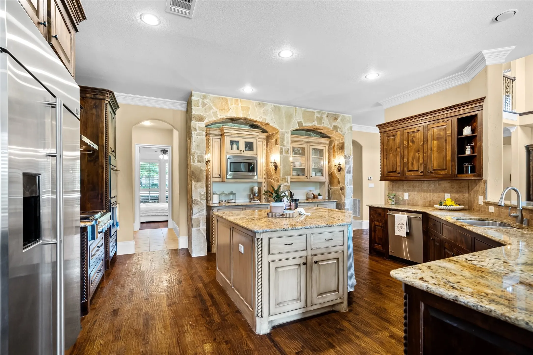 Single Family Residence For Sale in Denton County , 2301 Bella Lago Drive, Flower Mound, Texas 75022, 5 Bedroom, 6 Bathroom, 4 Garage spaces, 5,483 Sqft, built in 2009, mls#21382796, Real Estate Agent in Flower Mound, Homes For Sale in Denton county, Homes For Sale in Flower Mound, Realtor in Flower Mound Texas, Real Estate Brokerage Independent Realty Texas, Luminita Cordes Realtor