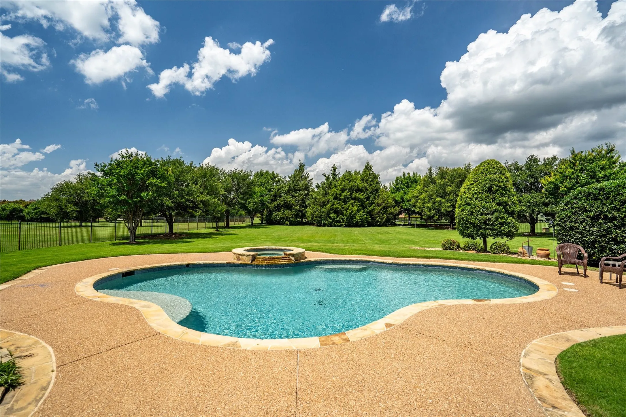 Single Family Residence For Sale in Denton County , 2301 Bella Lago Drive, Flower Mound, Texas 75022, 5 Bedroom, 6 Bathroom, 4 Garage spaces, 5,483 Sqft, built in 2009, mls#21382796, Real Estate Agent in Flower Mound, Homes For Sale in Denton county, Homes For Sale in Flower Mound, Realtor in Flower Mound Texas, Real Estate Brokerage Independent Realty Texas, Luminita Cordes Realtor
