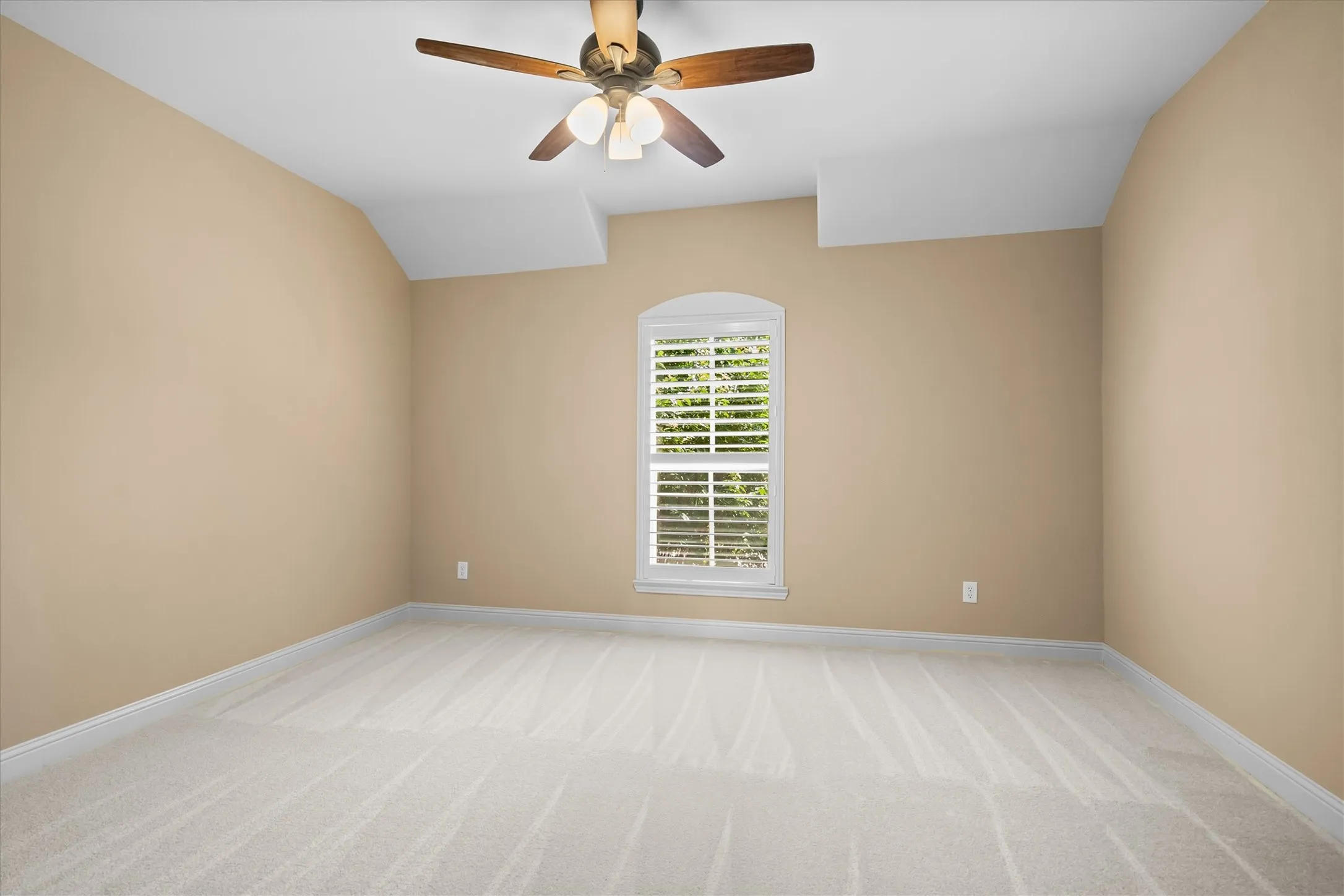 Single Family Residence For Sale in Denton County , 2301 Bella Lago Drive, Flower Mound, Texas 75022, 5 Bedroom, 6 Bathroom, 4 Garage spaces, 5,483 Sqft, built in 2009, mls#21382796, Real Estate Agent in Flower Mound, Homes For Sale in Denton county, Homes For Sale in Flower Mound, Realtor in Flower Mound Texas, Real Estate Brokerage Independent Realty Texas, Luminita Cordes Realtor