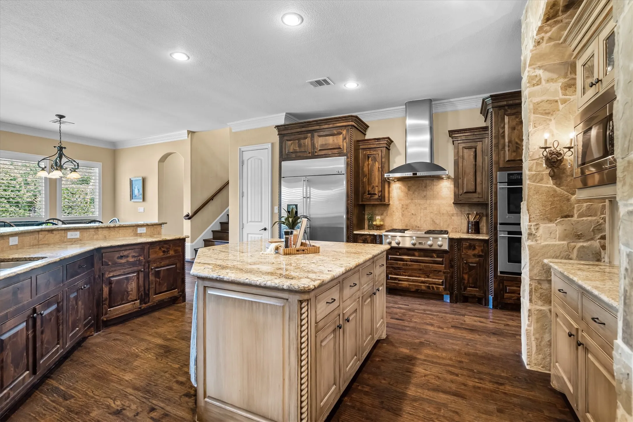 Single Family Residence For Sale in Denton County , 2301 Bella Lago Drive, Flower Mound, Texas 75022, 5 Bedroom, 6 Bathroom, 4 Garage spaces, 5,483 Sqft, built in 2009, mls#21382796, Real Estate Agent in Flower Mound, Homes For Sale in Denton county, Homes For Sale in Flower Mound, Realtor in Flower Mound Texas, Real Estate Brokerage Independent Realty Texas, Luminita Cordes Realtor